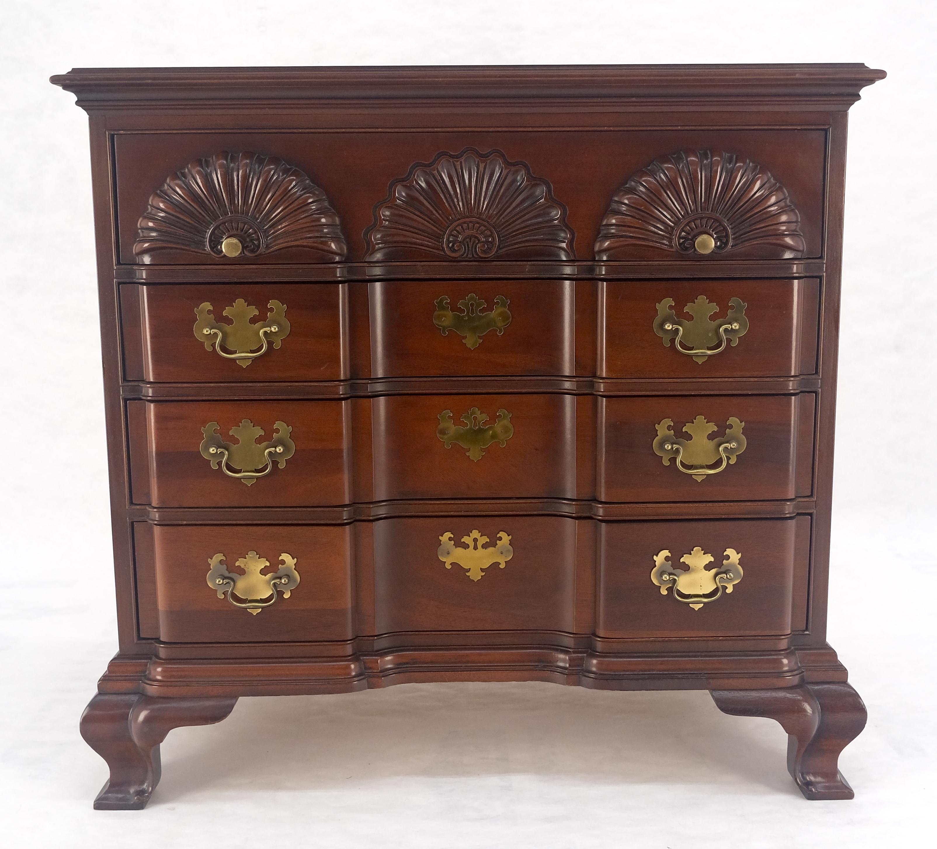 Americano Hickory Block Front Bracket Feet Chippendale 4 cassetti Bachelor Chest Dresser in vendita