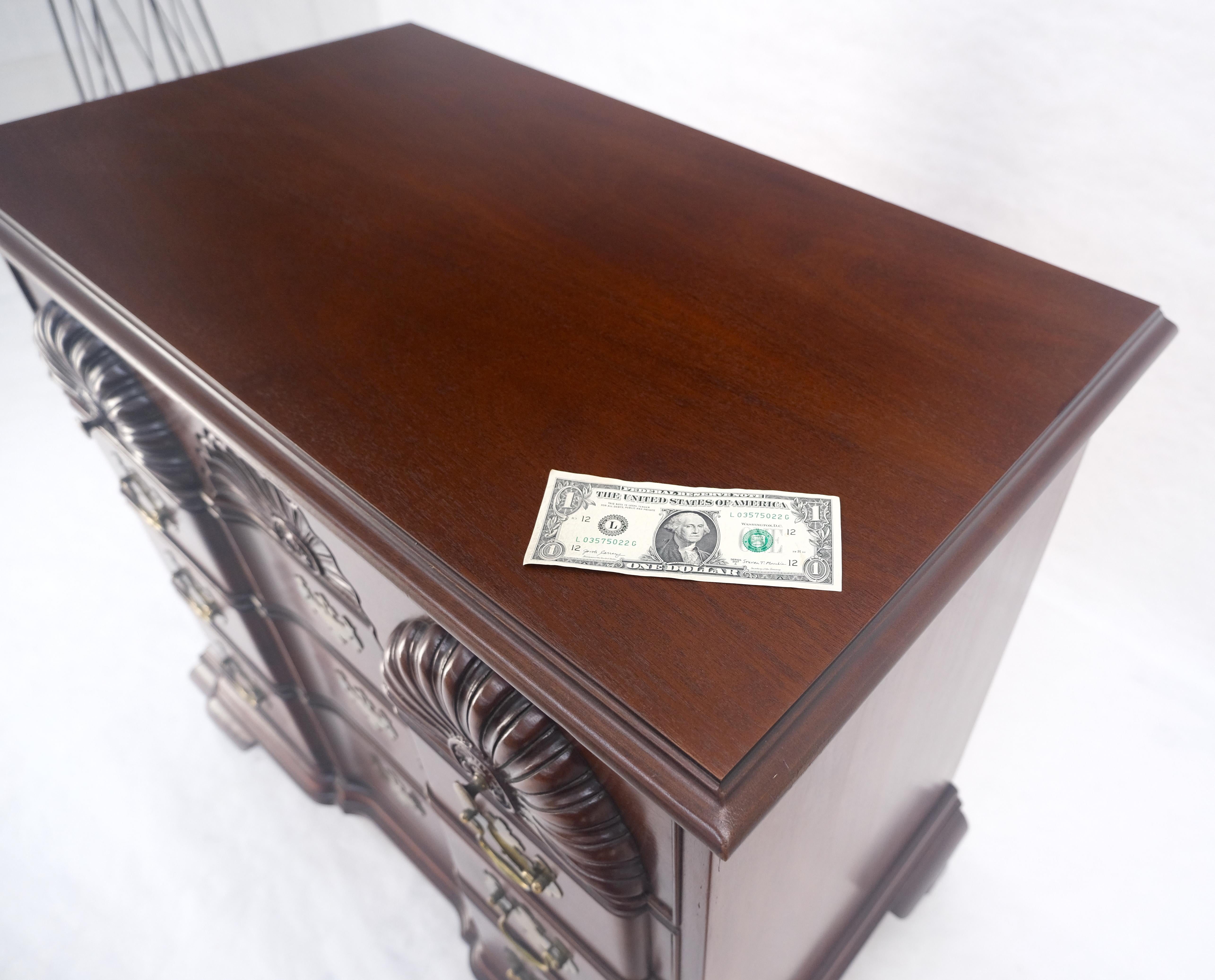 XX secolo Hickory Block Front Bracket Feet Chippendale 4 cassetti Bachelor Chest Dresser in vendita