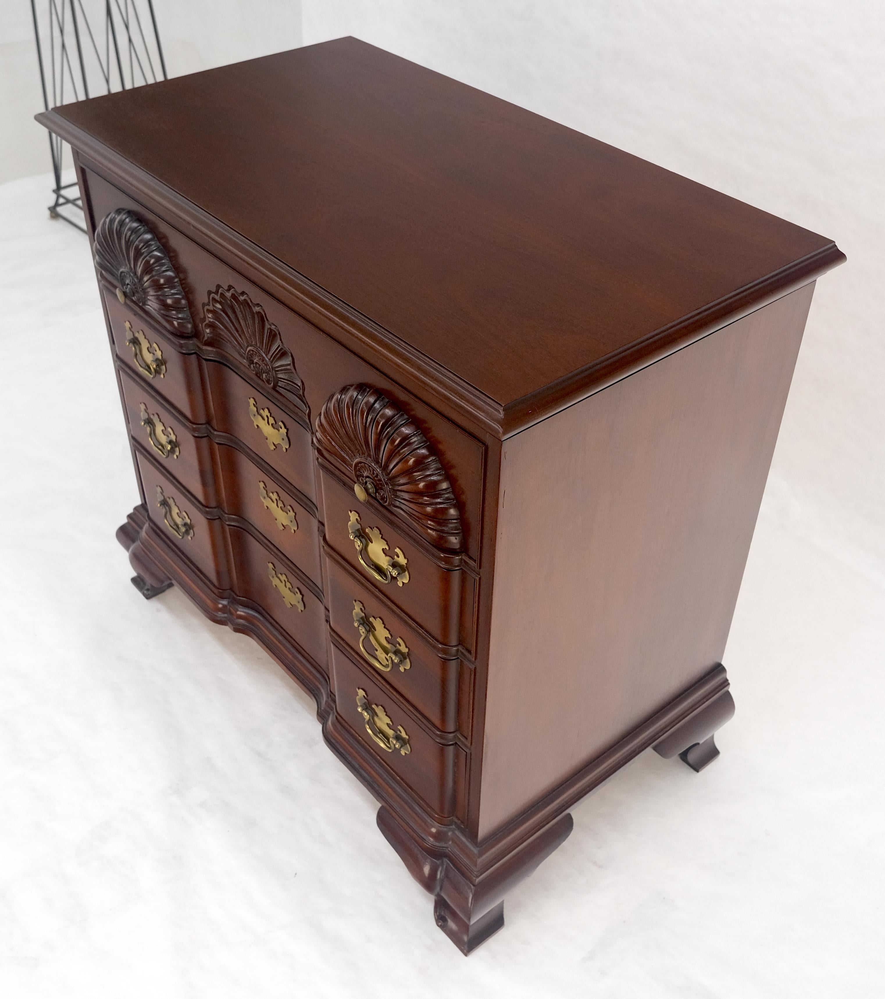 Hickory Block Front Bracket Feet Chippendale 4 cassetti Bachelor Chest Dresser in vendita 2