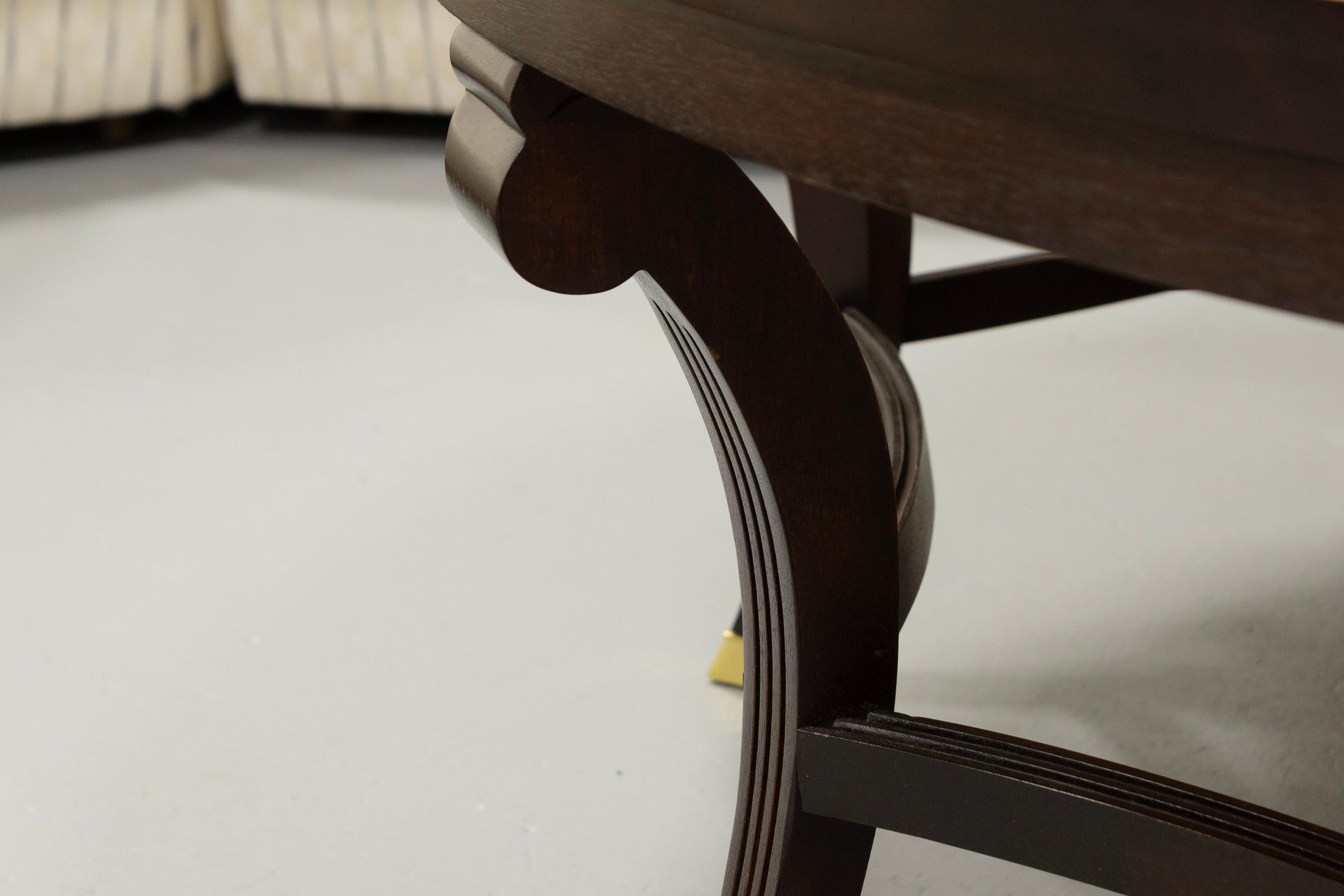 Hickory Brand Mahogany Large Round Coffee Table With Brass Feet In Good Condition For Sale In Keego Harbor, MI