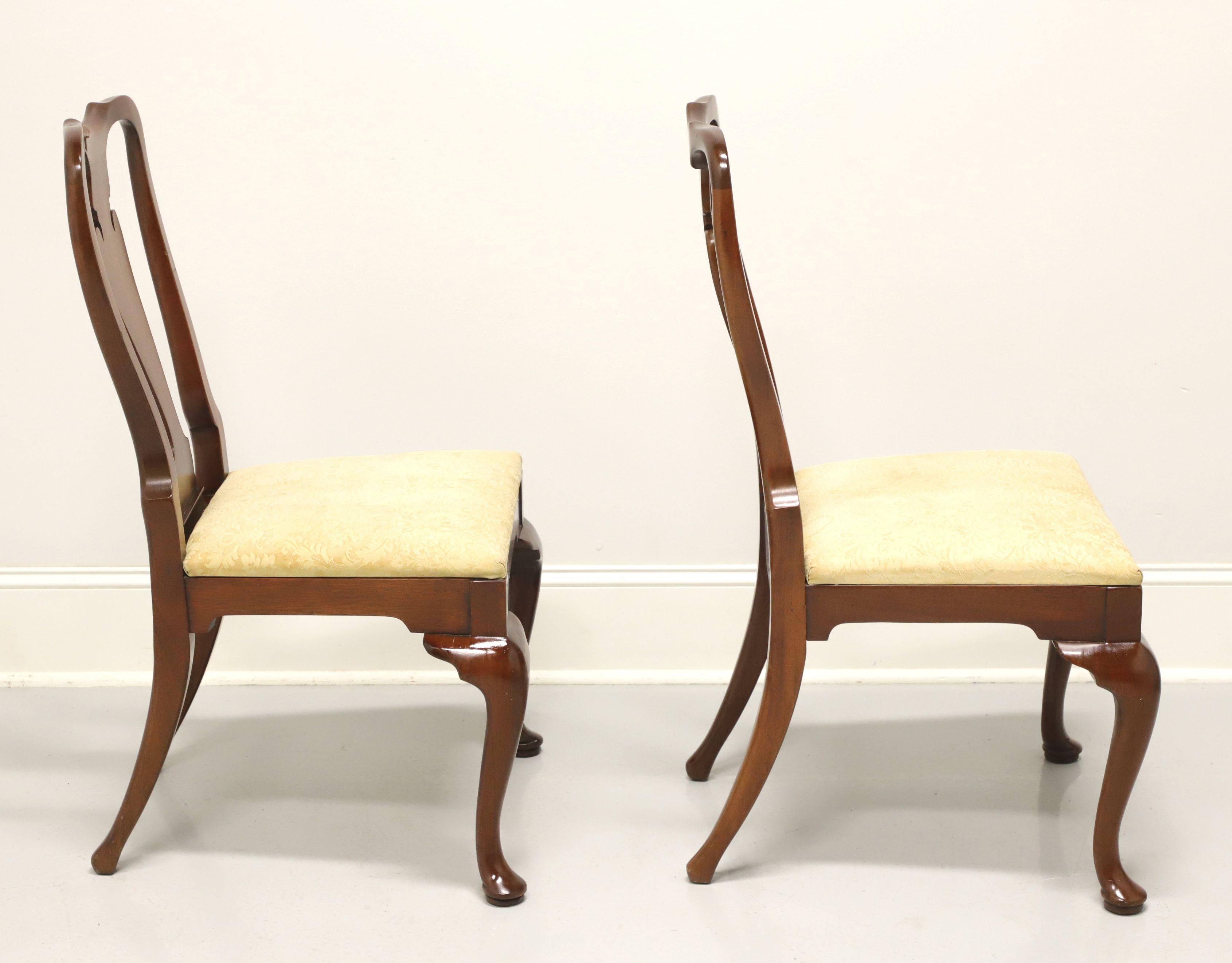 HICKORY CHAIR Amber Mahogany Queen Anne Dining Side Chairs - Pair C In Good Condition In Charlotte, NC