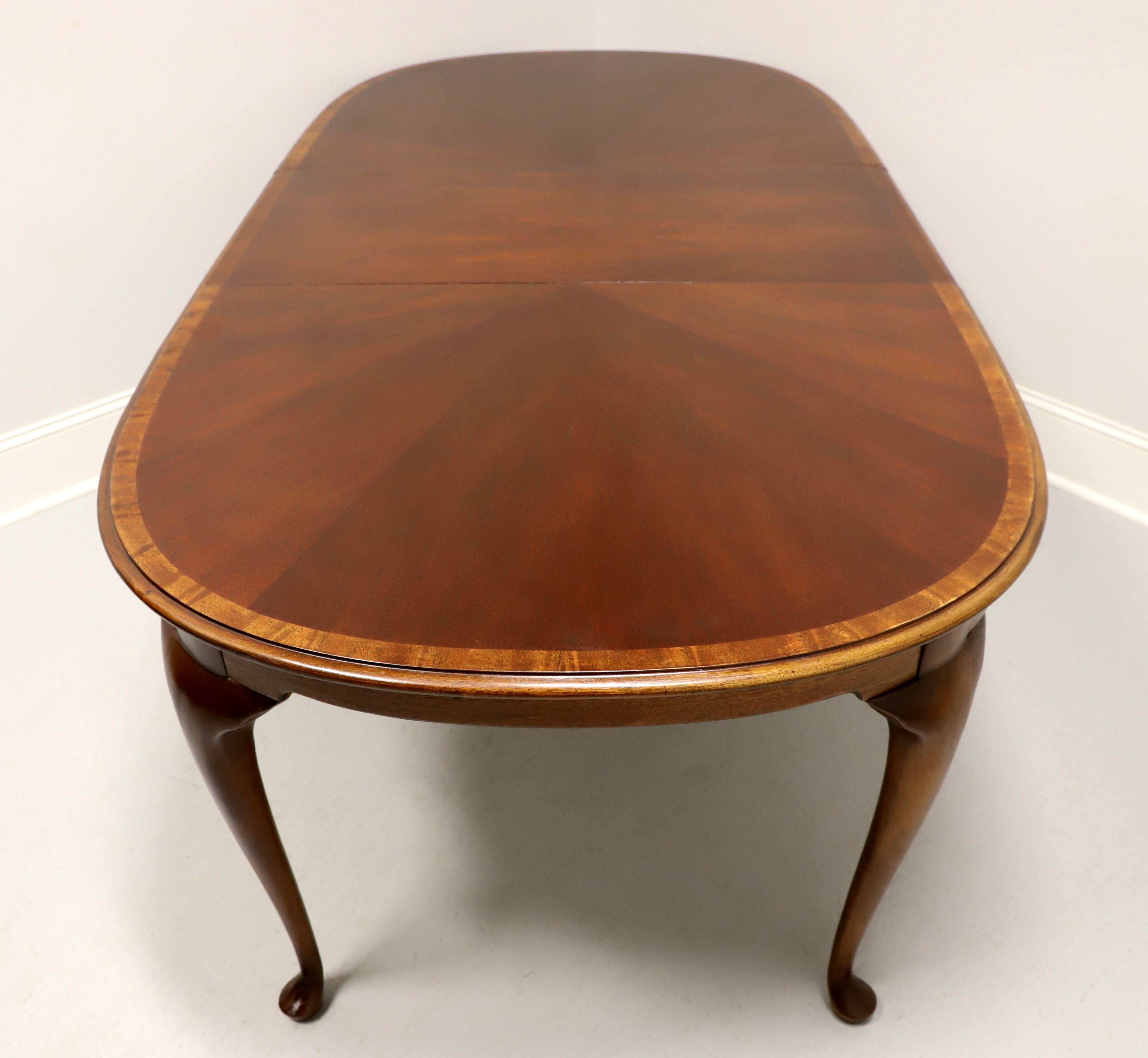 20th Century HICKORY CHAIR Banded Mahogany Queen Anne Oval Dining Table