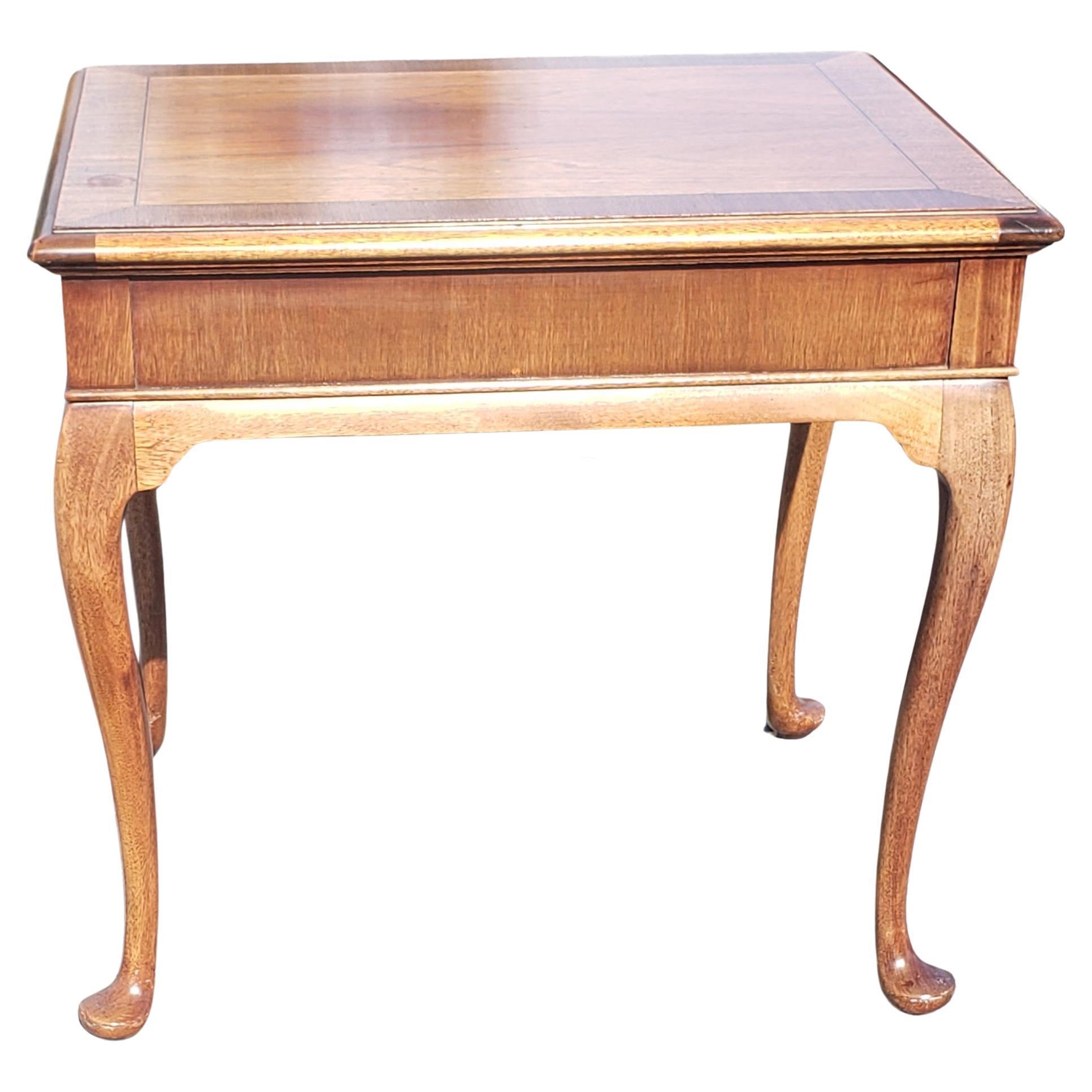 20th Century Hickory Chair Chippendale Mahogany Banded Top Side Table with Queen Ann Legs For Sale