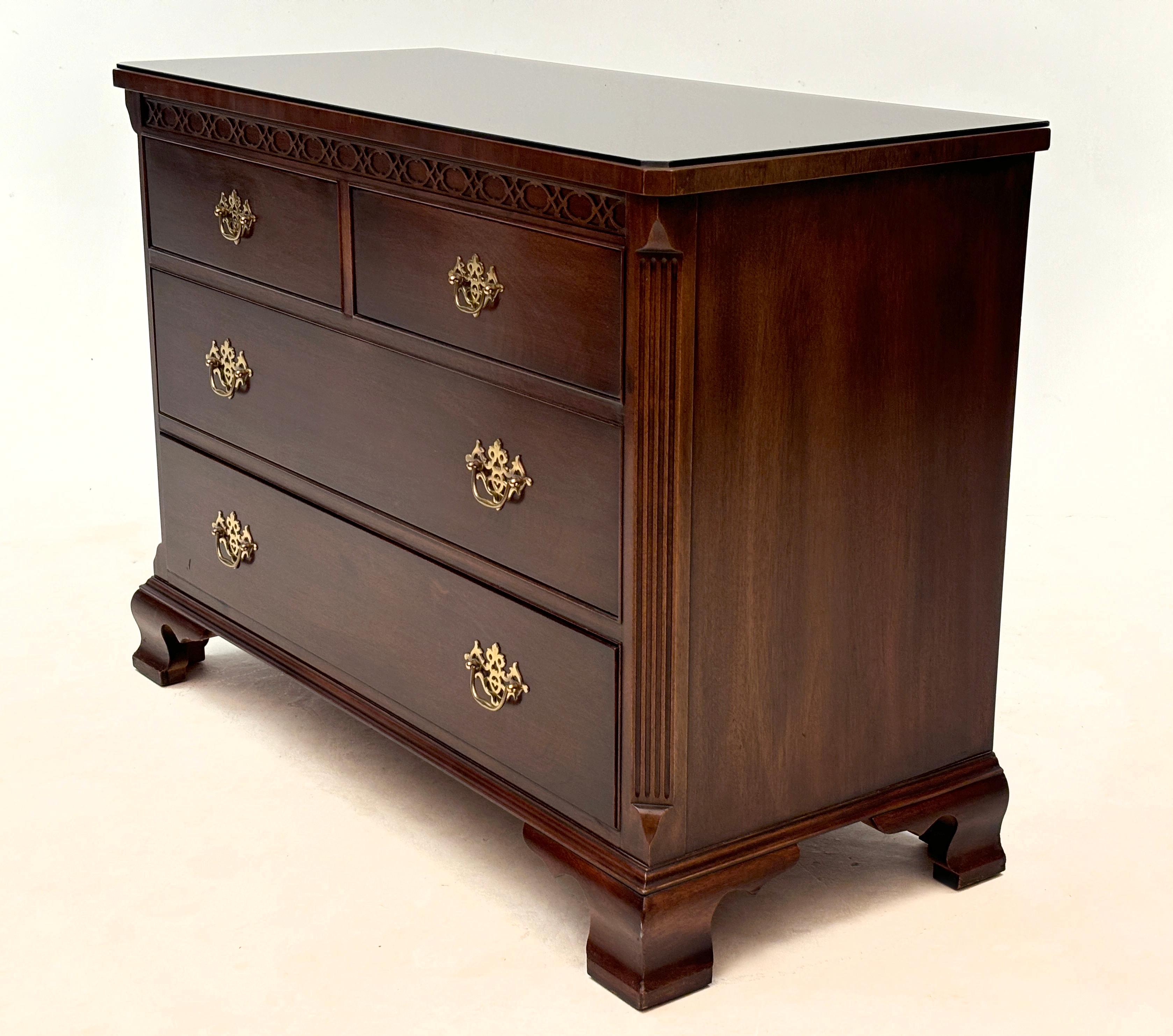 Americano Hickory Chair Co, Collezione James River Plantation, Cassapanca in stile Chippendale in vendita