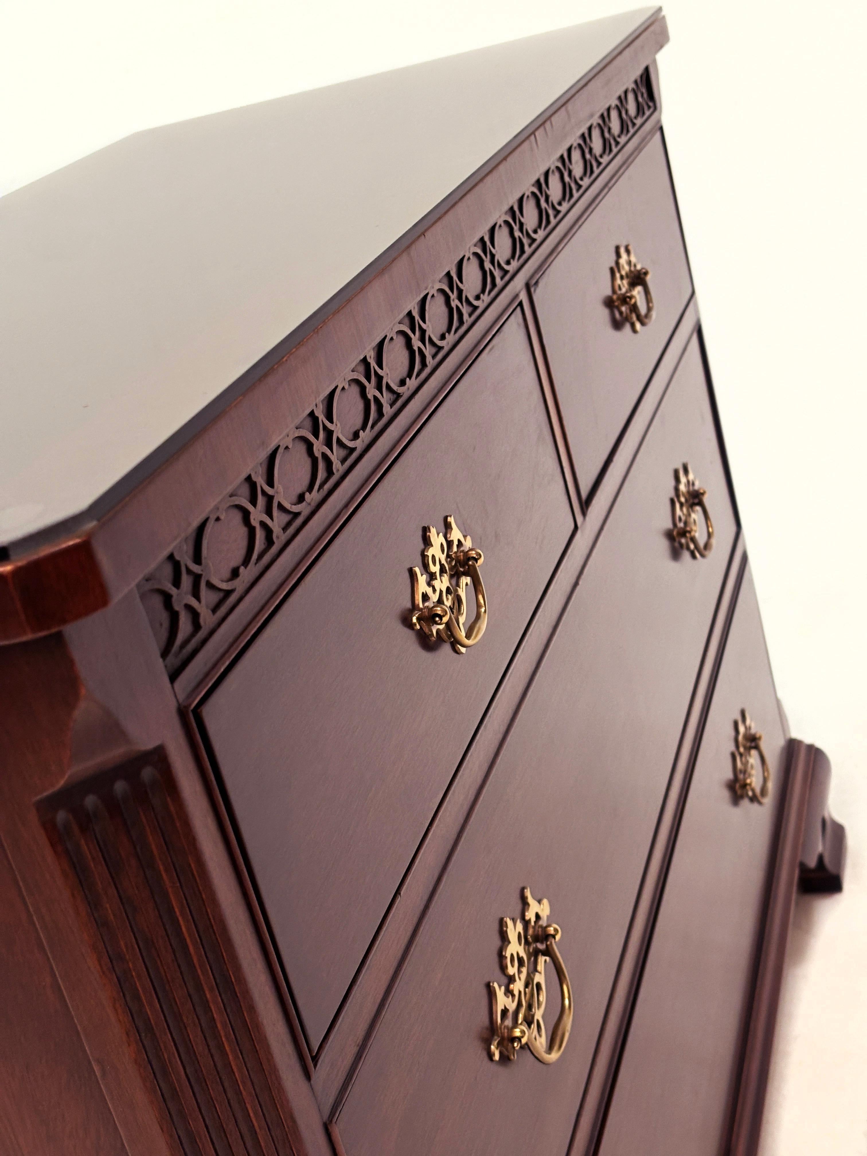 XX secolo Hickory Chair Co, Collezione James River Plantation, Cassapanca in stile Chippendale in vendita