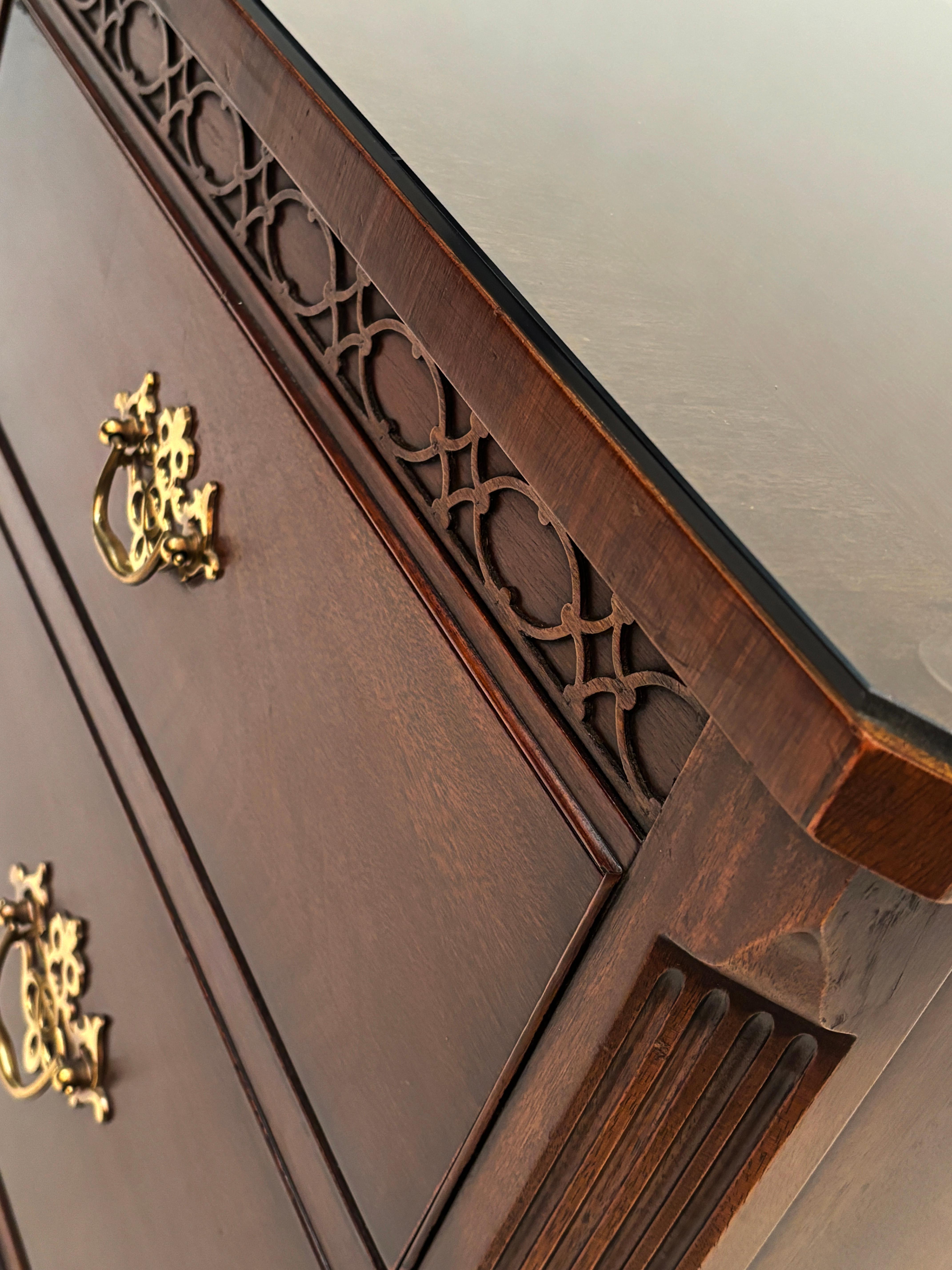 Hickory Chair Co, Collezione James River Plantation, Cassapanca in stile Chippendale in vendita 3