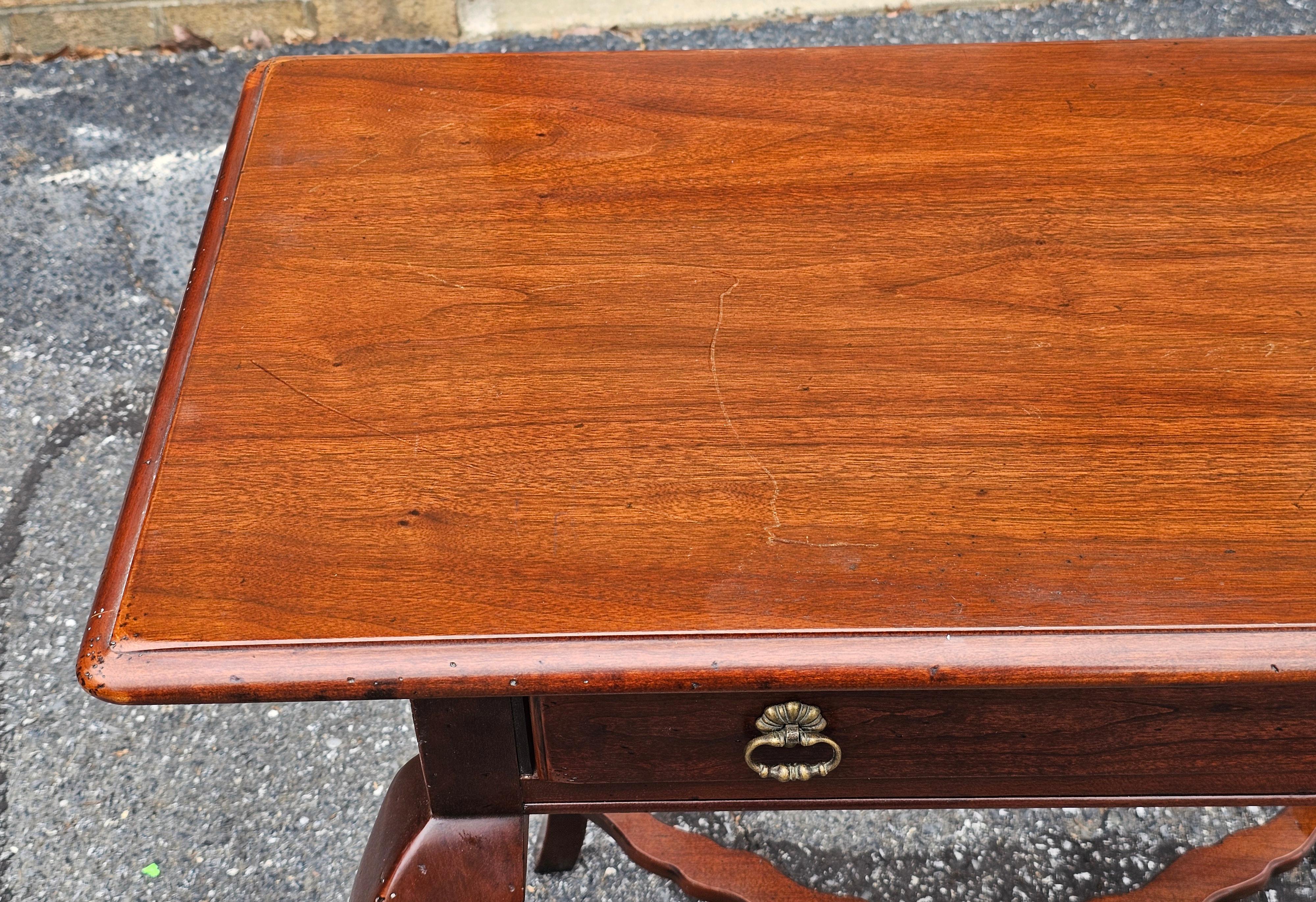 Hickory Chair Co. Tavolo consolle in mogano Tavolo da sala Tavolo da divano in vendita 2