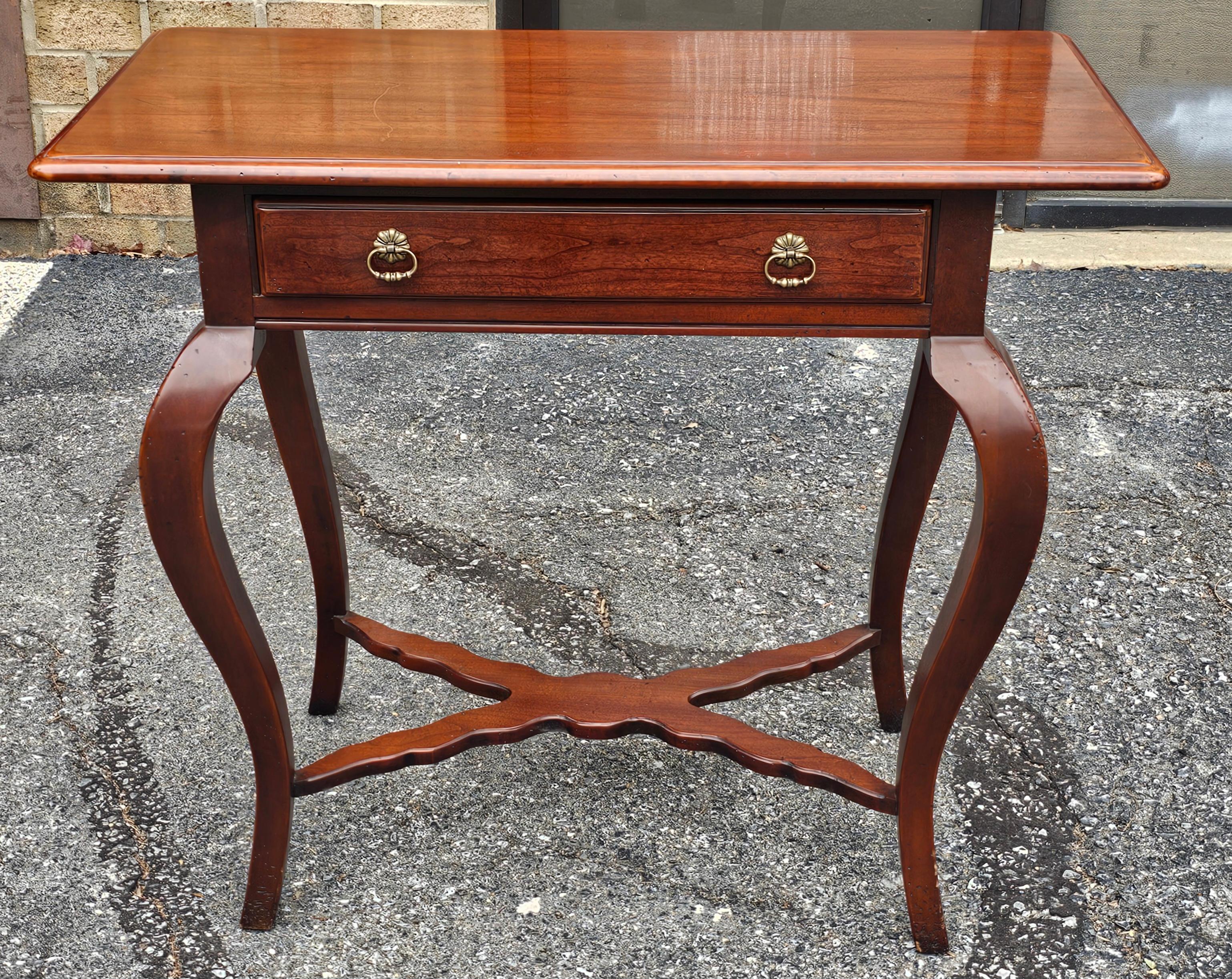 Hickory Chair Co. Tavolo consolle in mogano Tavolo da sala Tavolo da divano
Misura 36