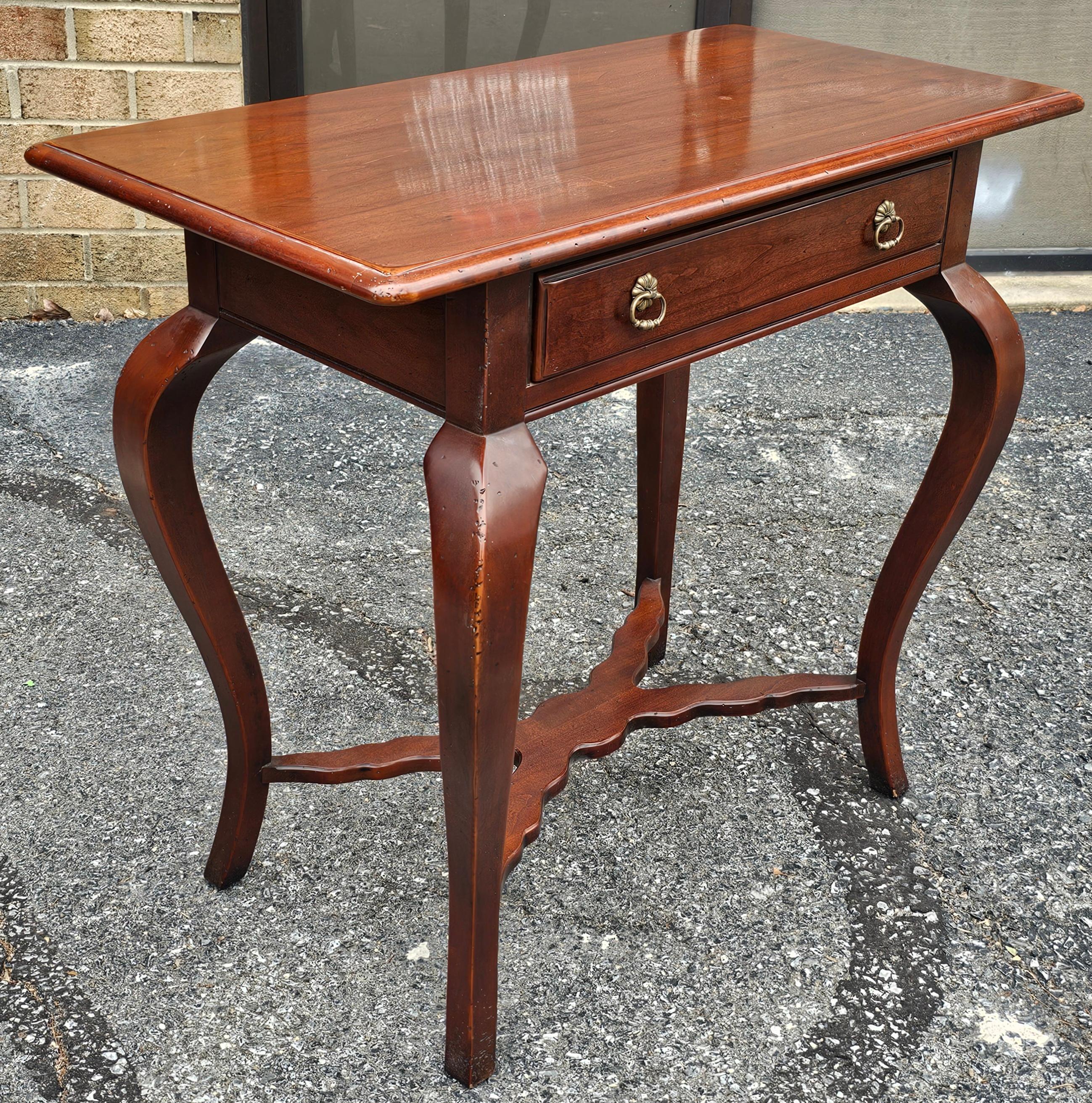 Classico americano Hickory Chair Co. Tavolo consolle in mogano Tavolo da sala Tavolo da divano in vendita