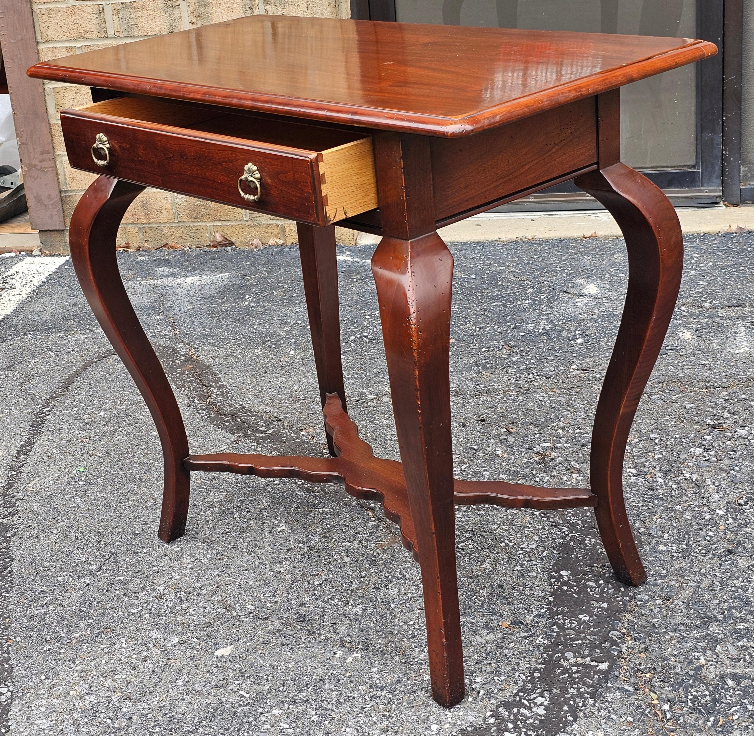 Americano Hickory Chair Co. Tavolo consolle in mogano Tavolo da sala Tavolo da divano in vendita