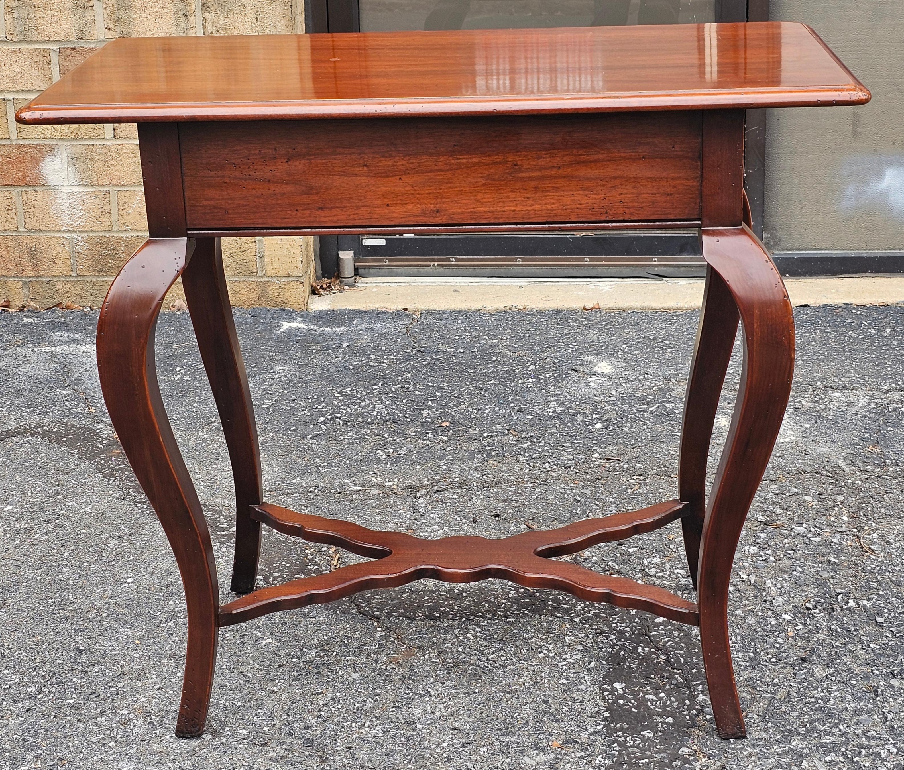 Ottone Hickory Chair Co. Tavolo consolle in mogano Tavolo da sala Tavolo da divano in vendita