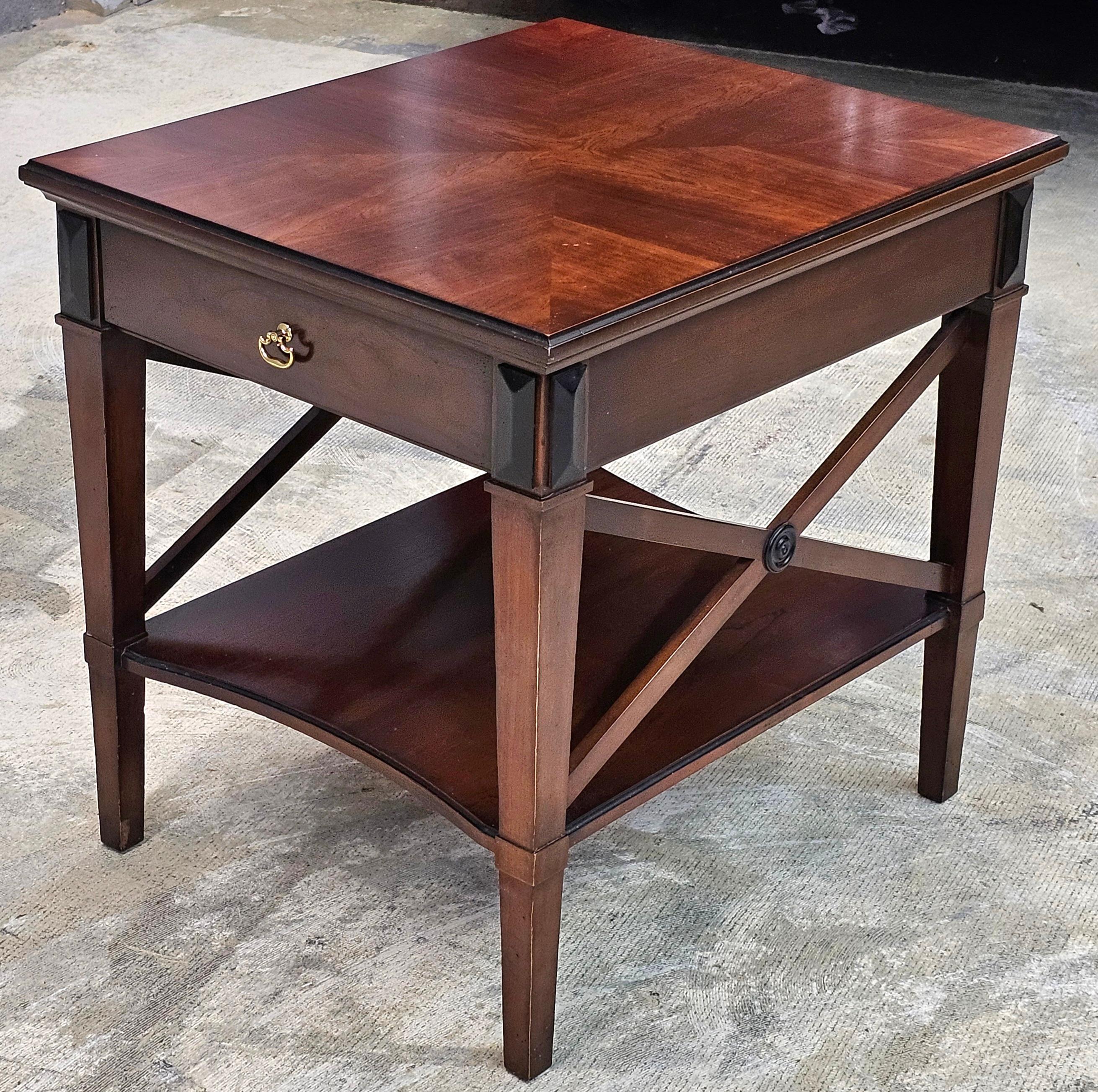 Table d'appoint Hickory Chair Company Bookmatched Fruitwood Stretcher en vente 2