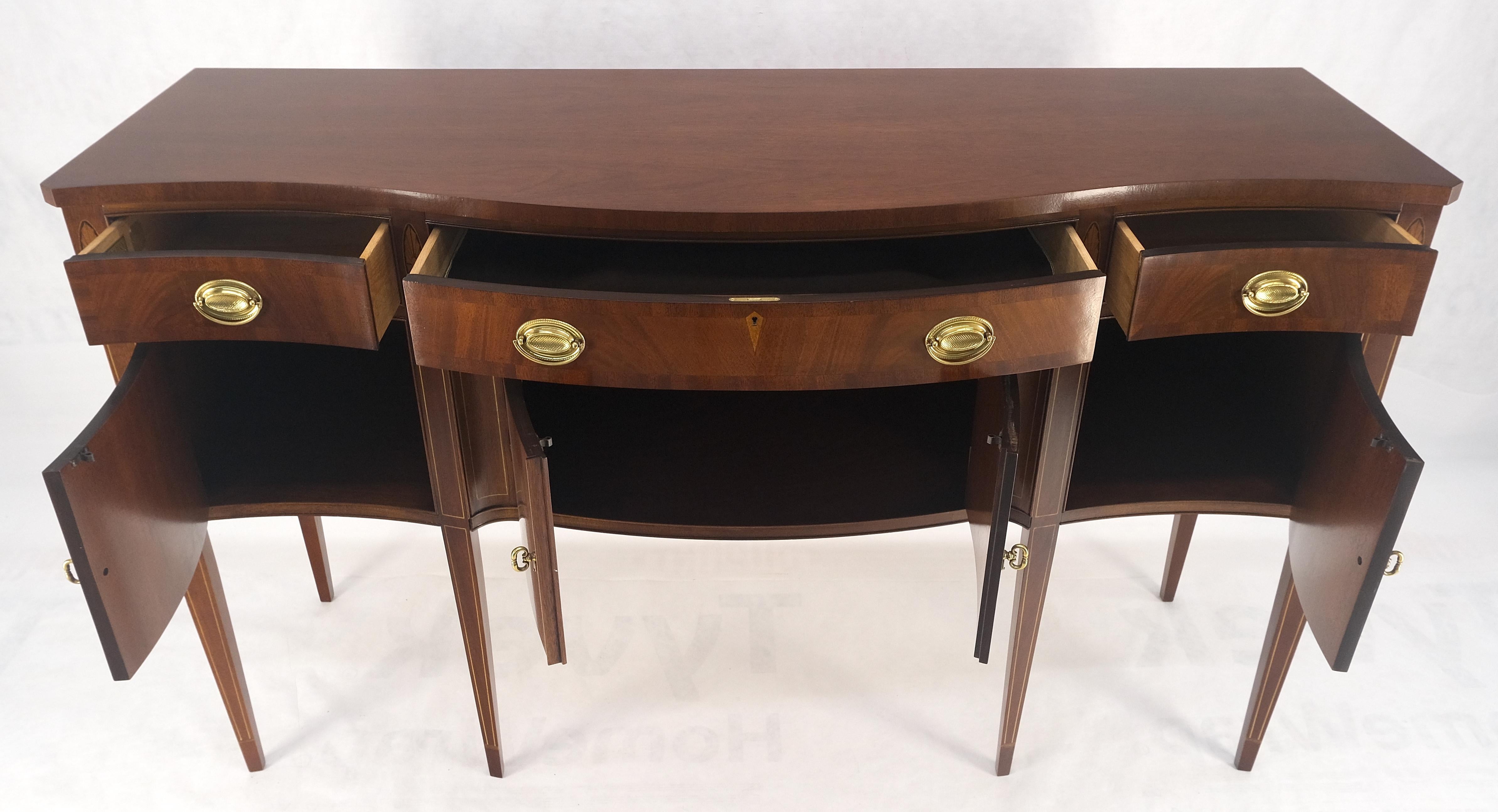 Hickory Chair Crotch Mahogany Serpentine Front Tapered Leg Inlaid Sideboard MINT In Good Condition In Rockaway, NJ