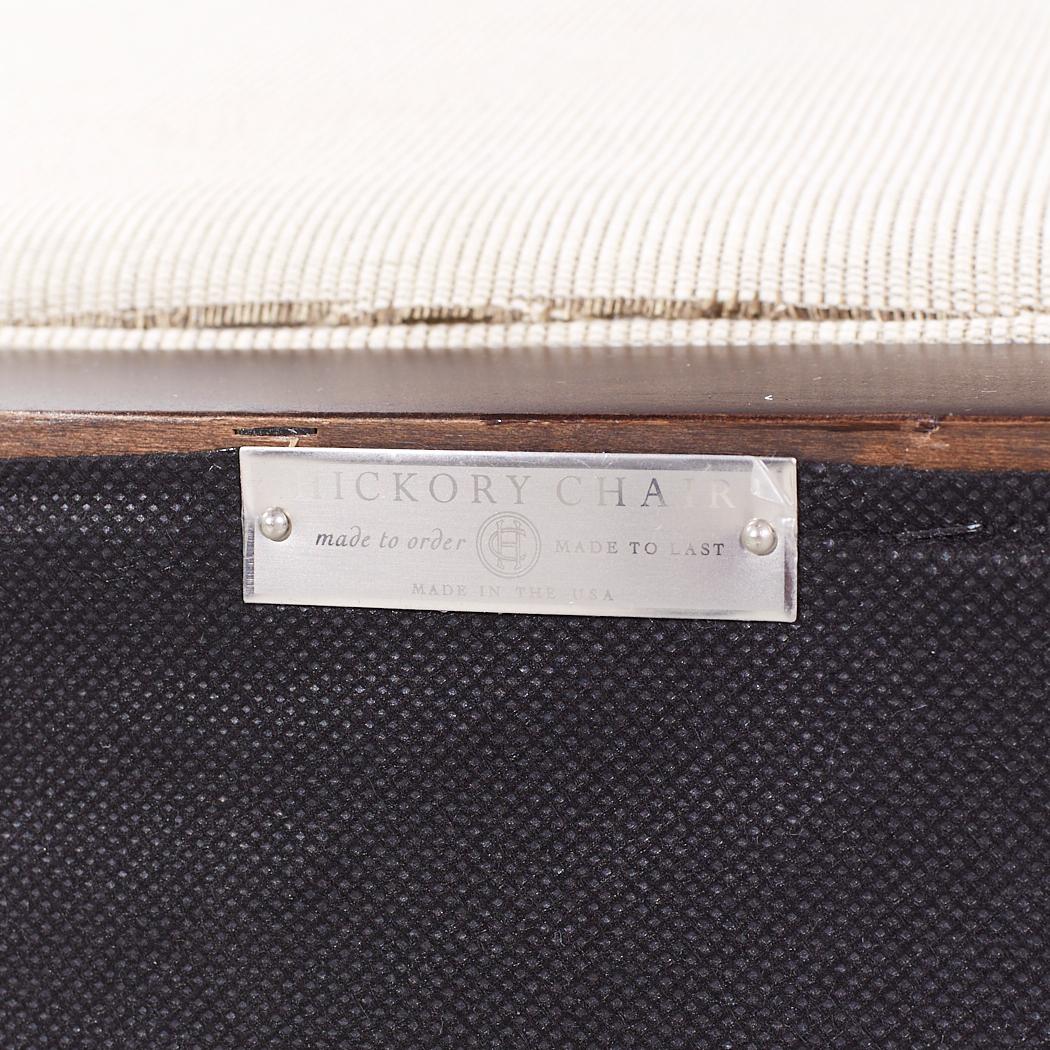 Paire de chaises Hickory Curtis en tissu ivoire de J. Robert Scott en vente 3