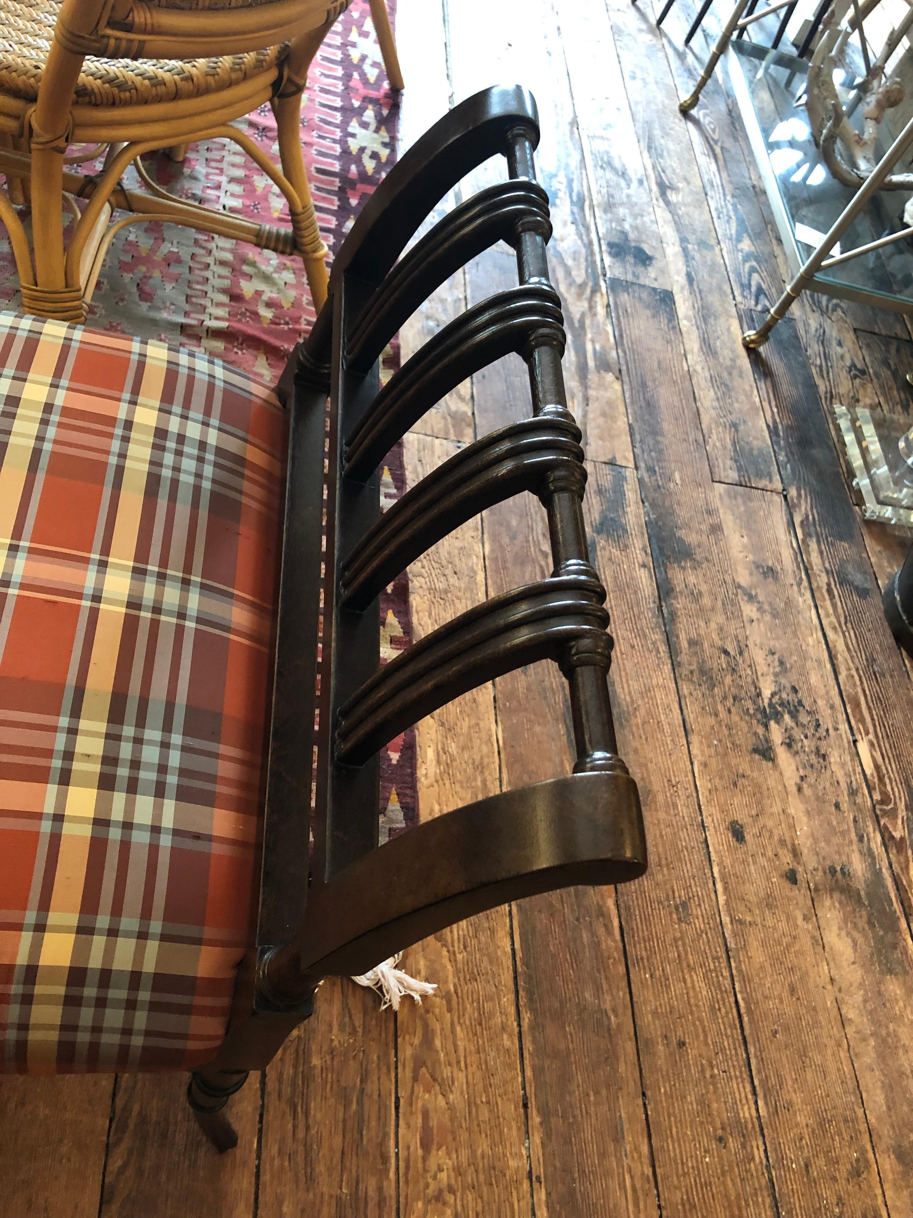 Hickory Chair Banc design en noyer avec tapisserie en soie écossaise en vente 2