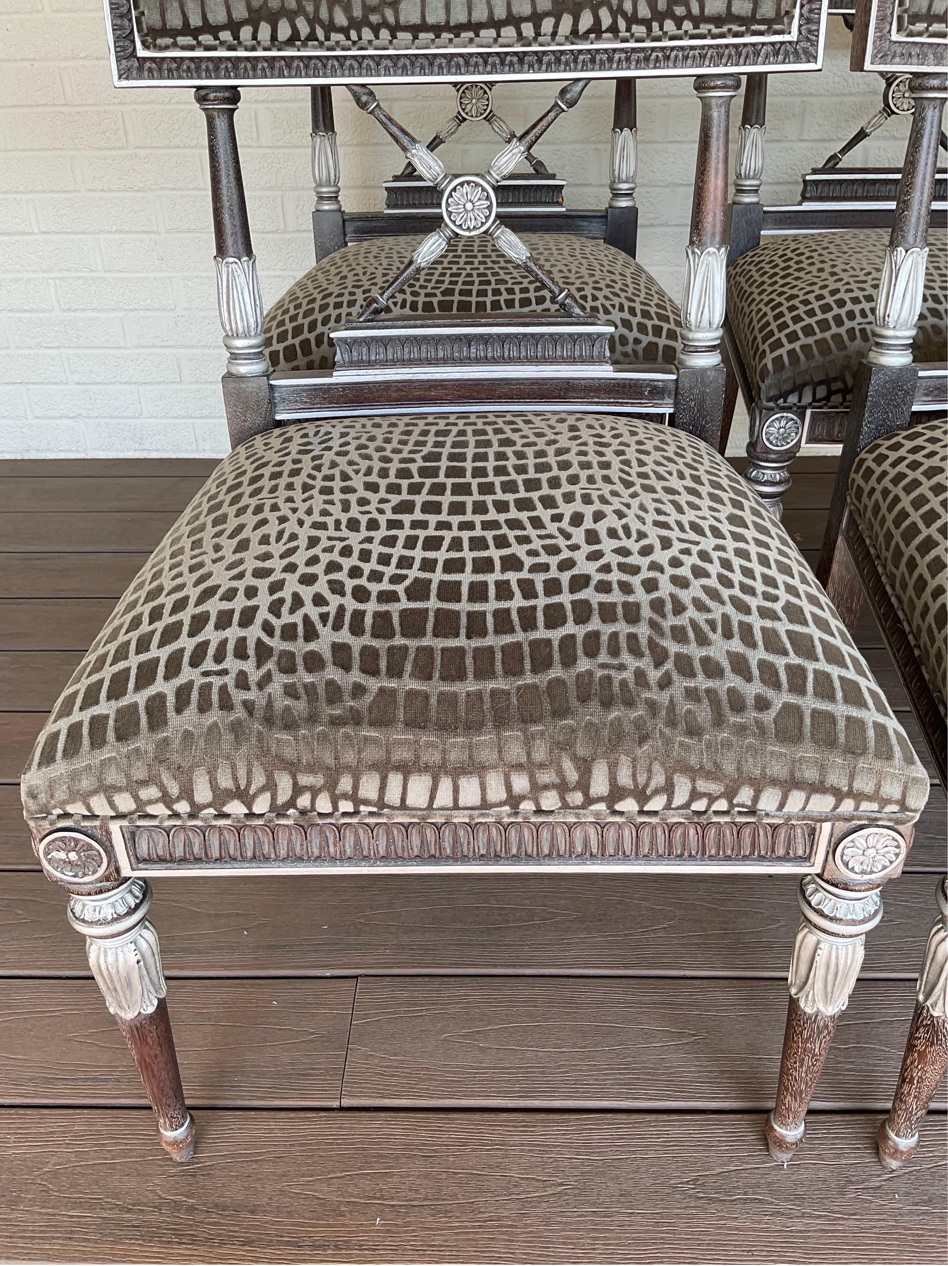 XXIe siècle et contemporain Chaises de salle à manger cérusées néoclassiques de style gustavien Hickory Furniture Co en vente