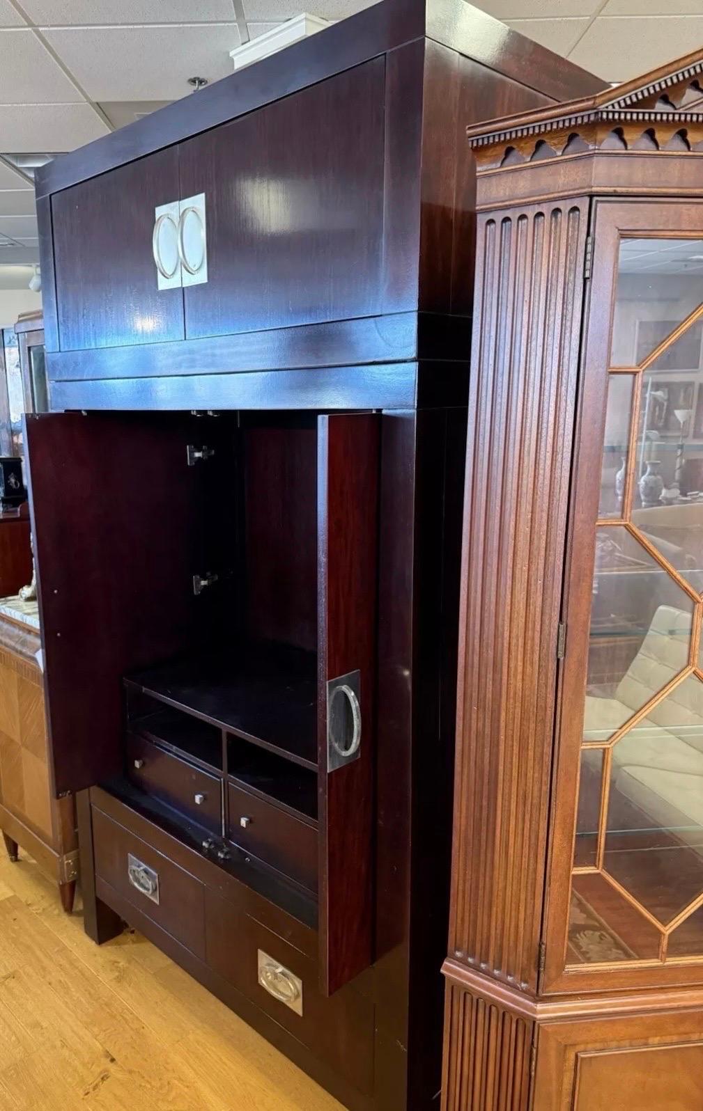 Silla Hickory Mueble diseñado por Thomas O'Brien Armario grande para medios de comunicación en venta 4