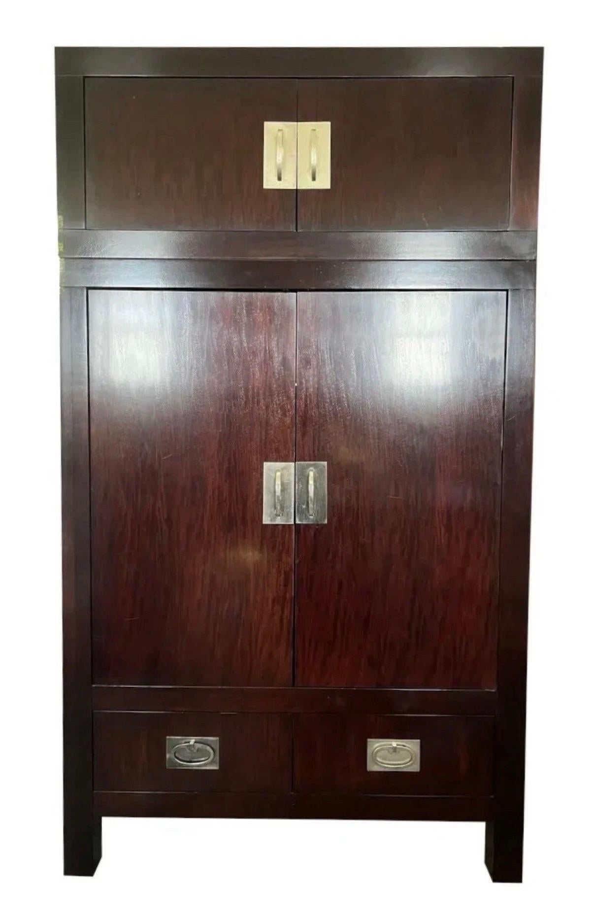 Silla Hickory Mueble diseñado por Thomas O'Brien Armario grande para medios de comunicación Siglo XXI y contemporáneo en venta