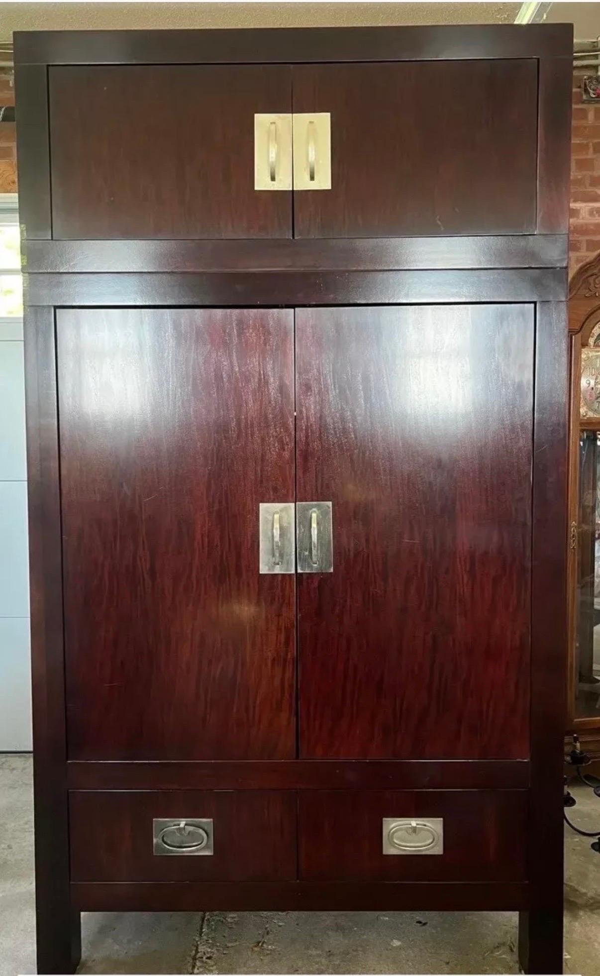 Silla Hickory Mueble diseñado por Thomas O'Brien Armario grande para medios de comunicación en venta 2