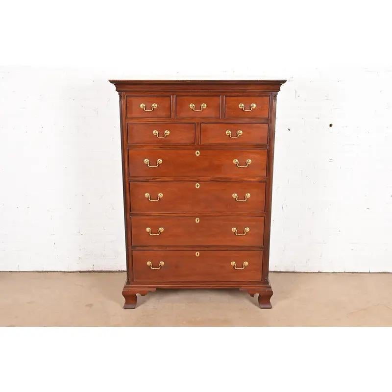 Hickory-Stuhl georgianisch geschnitzt Mahagoni Highboy Kommode (Georgian) im Angebot