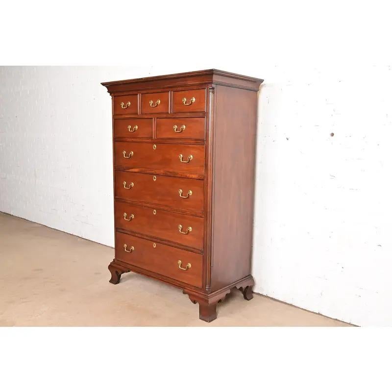 Hickory-Stuhl georgianisch geschnitzt Mahagoni Highboy Kommode (amerikanisch) im Angebot