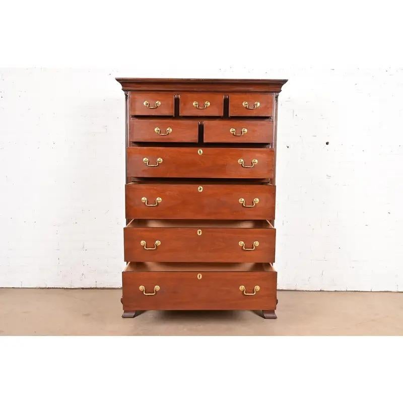 Hickory-Stuhl georgianisch geschnitzt Mahagoni Highboy Kommode (20. Jahrhundert) im Angebot