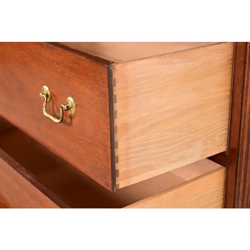 Hickory-Stuhl georgianisch geschnitzt Mahagoni Highboy Kommode im Angebot 1