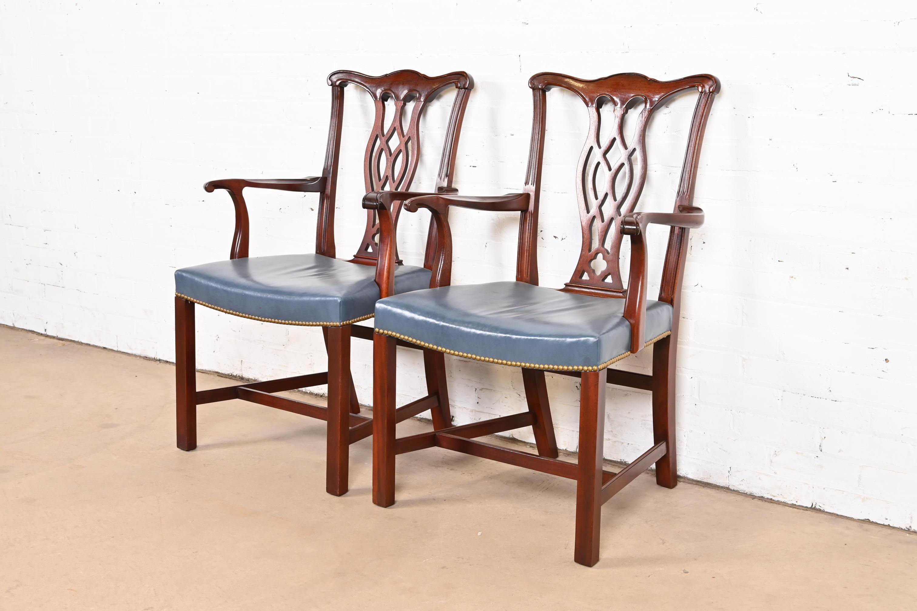 Hickory Chair Georgian Carved Mahogany Leather Upholstered Dining Arm Chairs In Good Condition For Sale In South Bend, IN