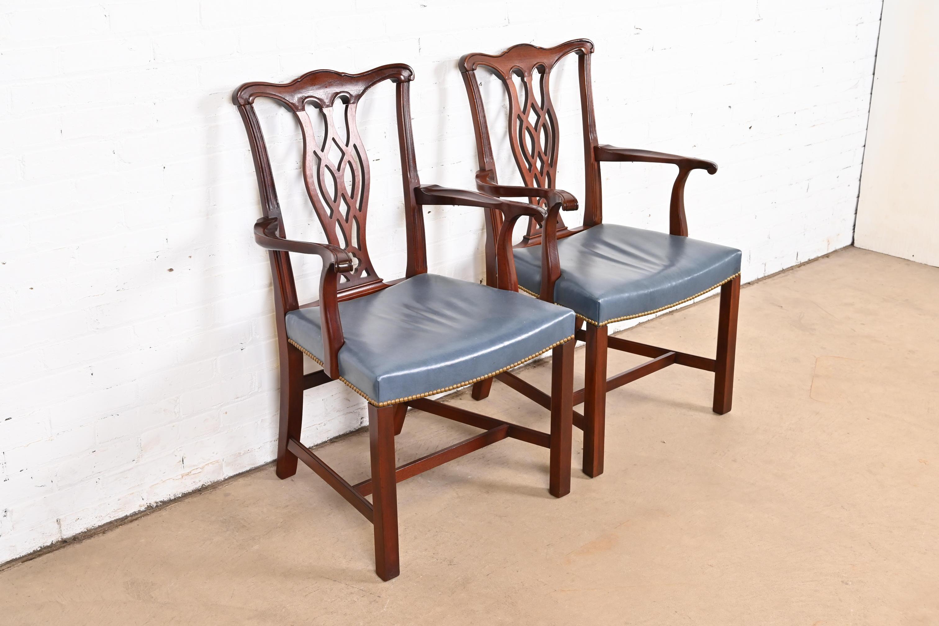 Late 20th Century Hickory Chair Georgian Carved Mahogany Leather Upholstered Dining Arm Chairs For Sale
