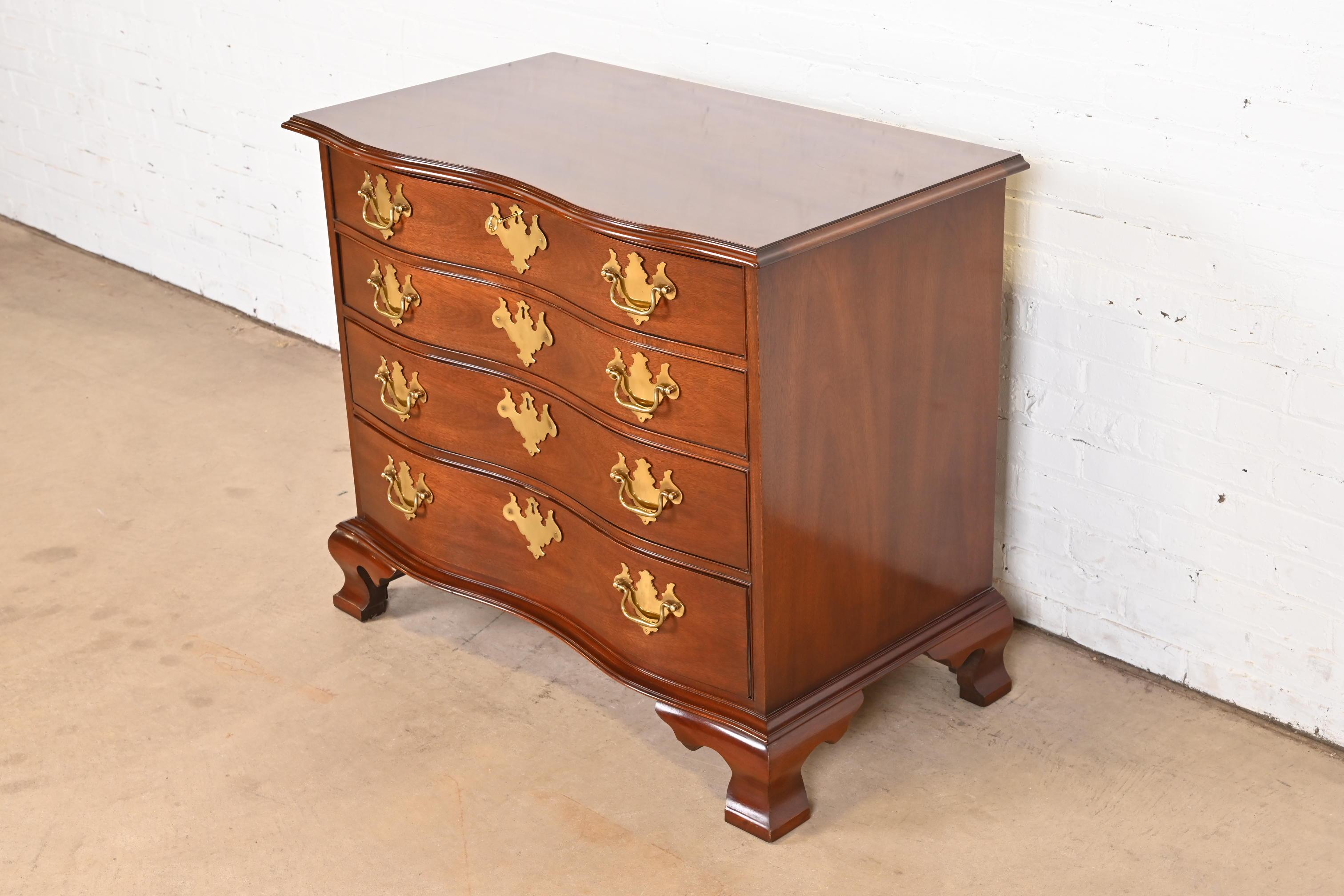 20th Century Hickory Chair Georgian Solid Mahogany Serpentine Front Chest of Drawers For Sale