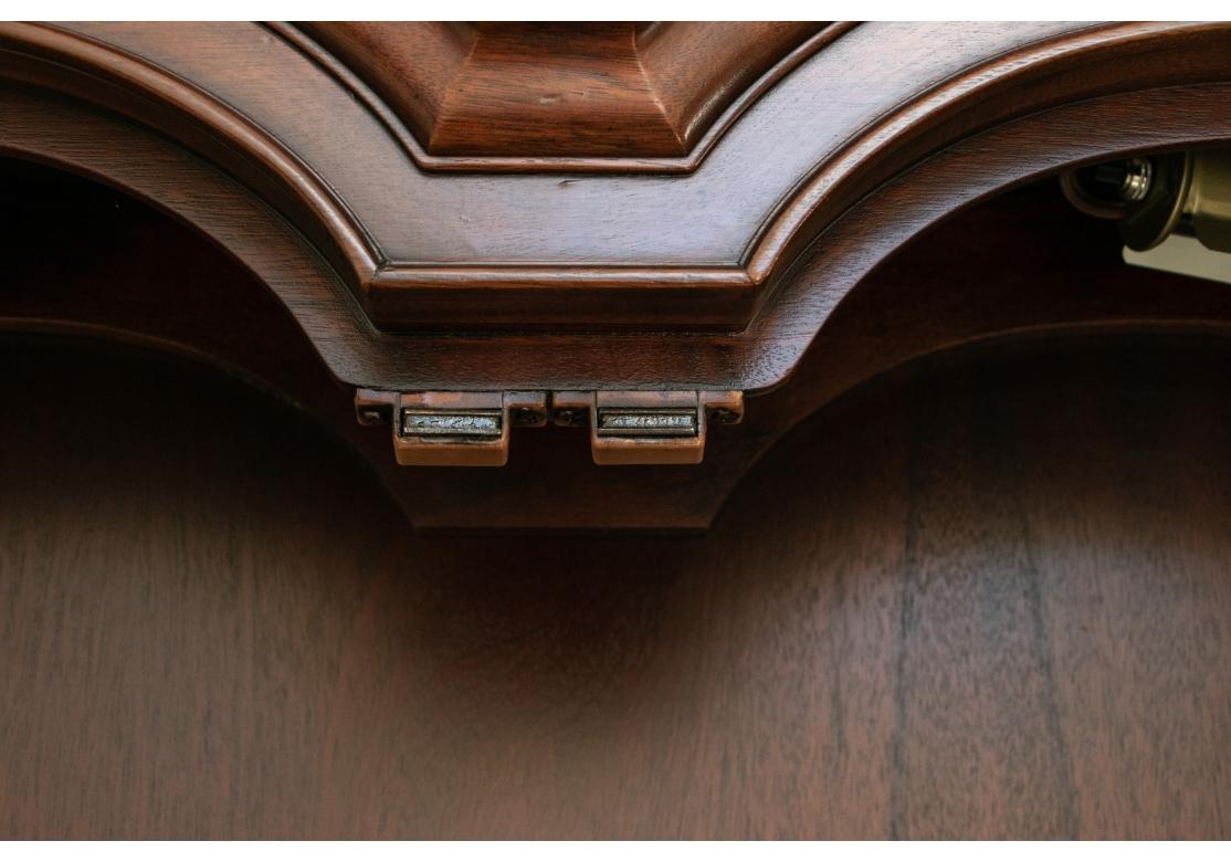 Hickory Chair Historical James River Plantations Mahogany Secretary Bookcase In Fair Condition For Sale In Bridgeport, CT