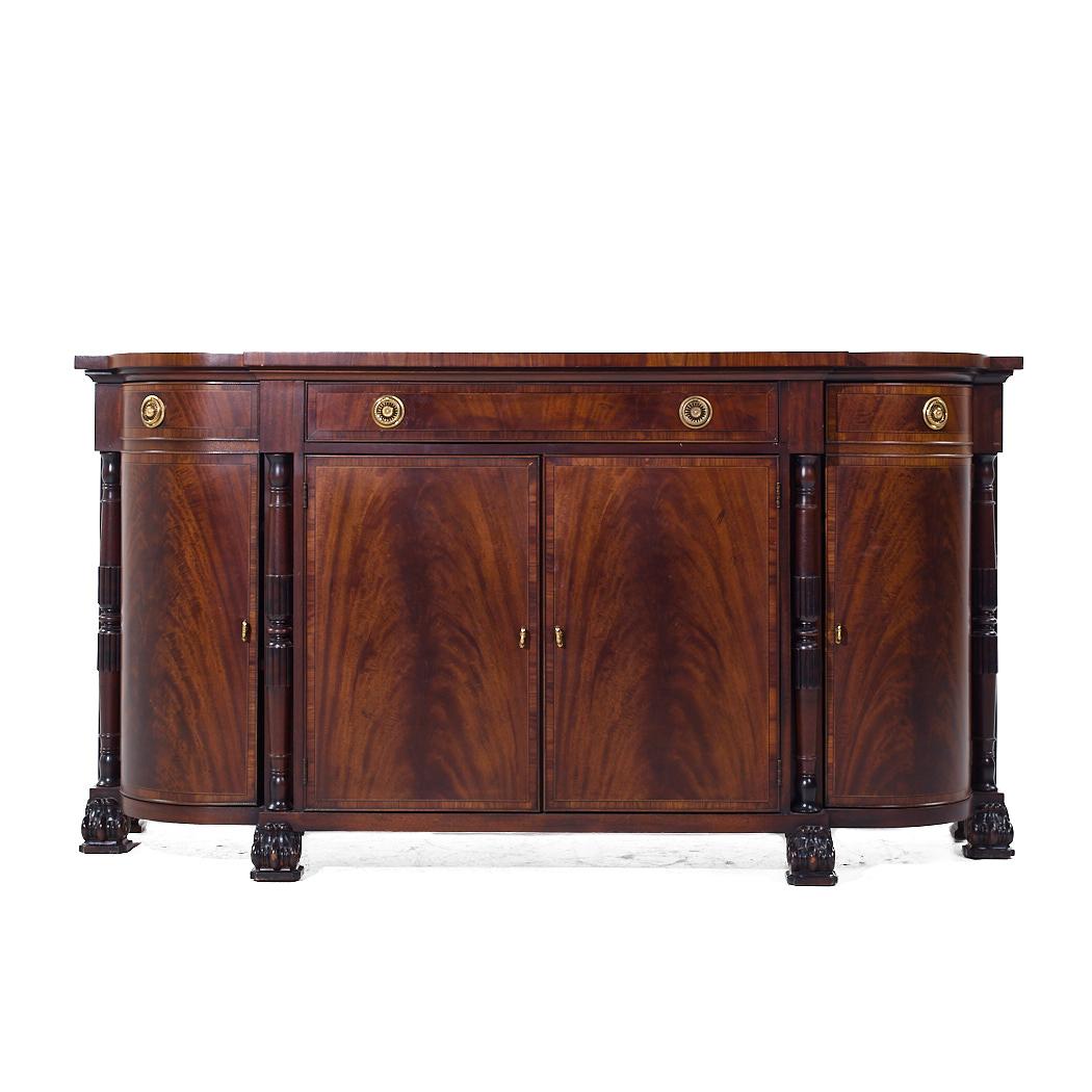 Sedia Hickory intarsiata in mogano e ottone Credenza Buffet

Questa credenza misura: 72 di larghezza x 24 di profondità x 38 di altezza

Scattiamo le nostre foto in uno studio a illuminazione controllata per mostrare il maggior numero di dettagli