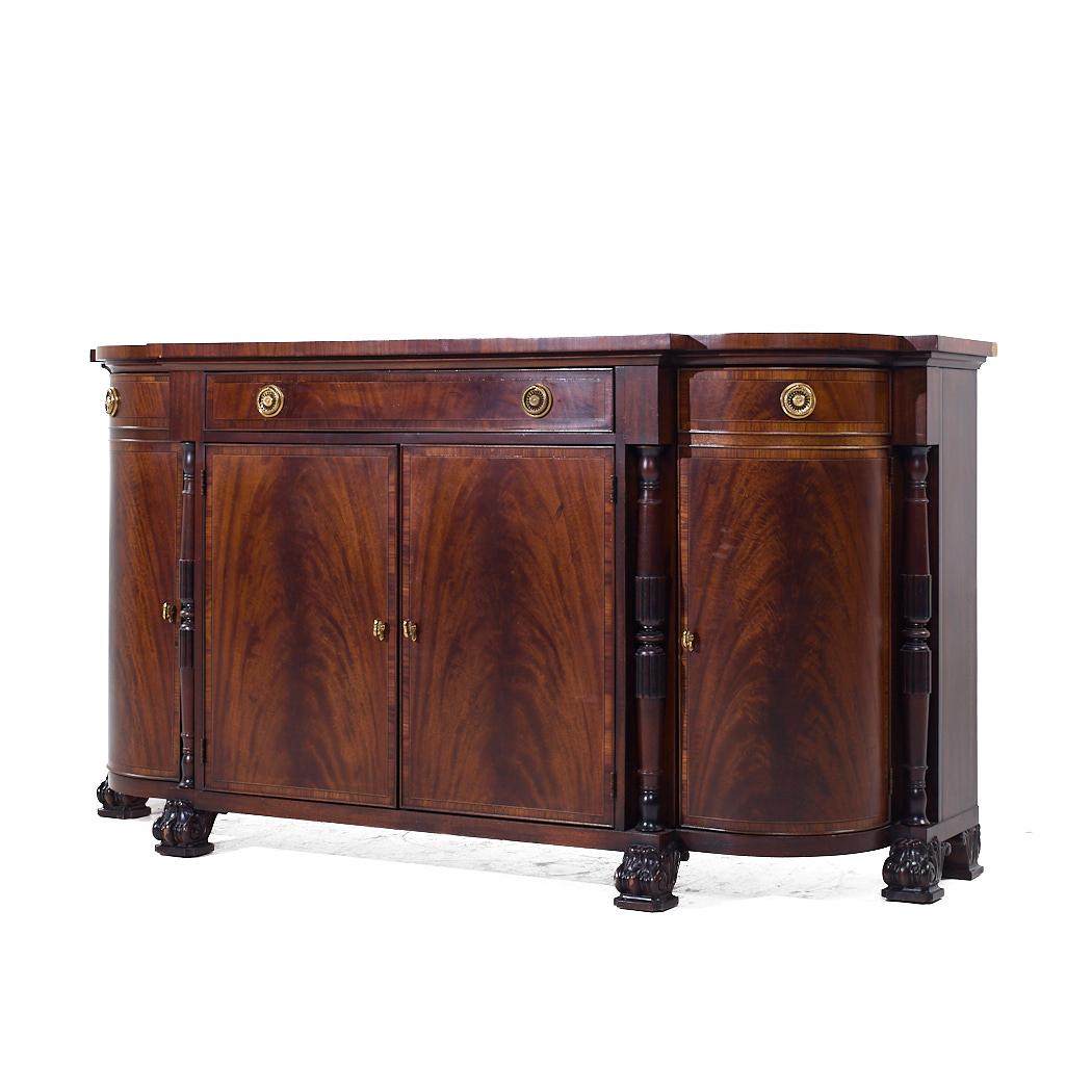 Moderno Sedia Hickory intarsiata in mogano e ottone Credenza Buffet in vendita