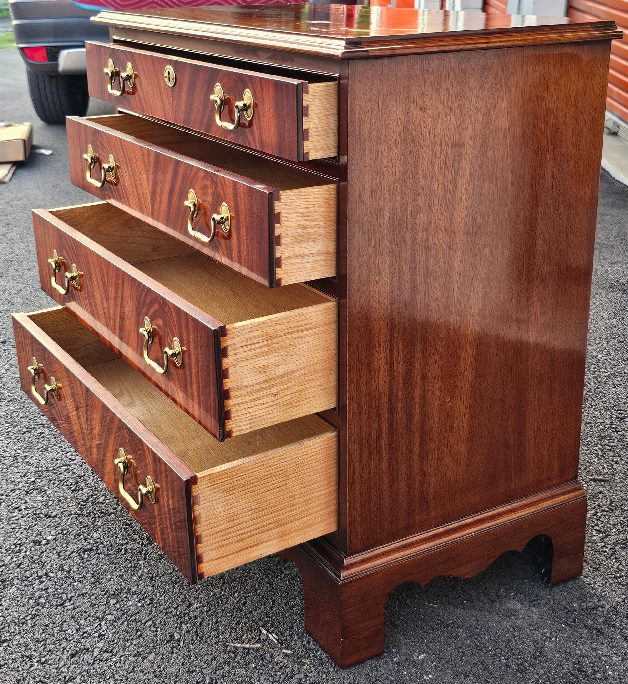 Hickory Chair James River Collection'S Cassettiera in mogano in vendita 5