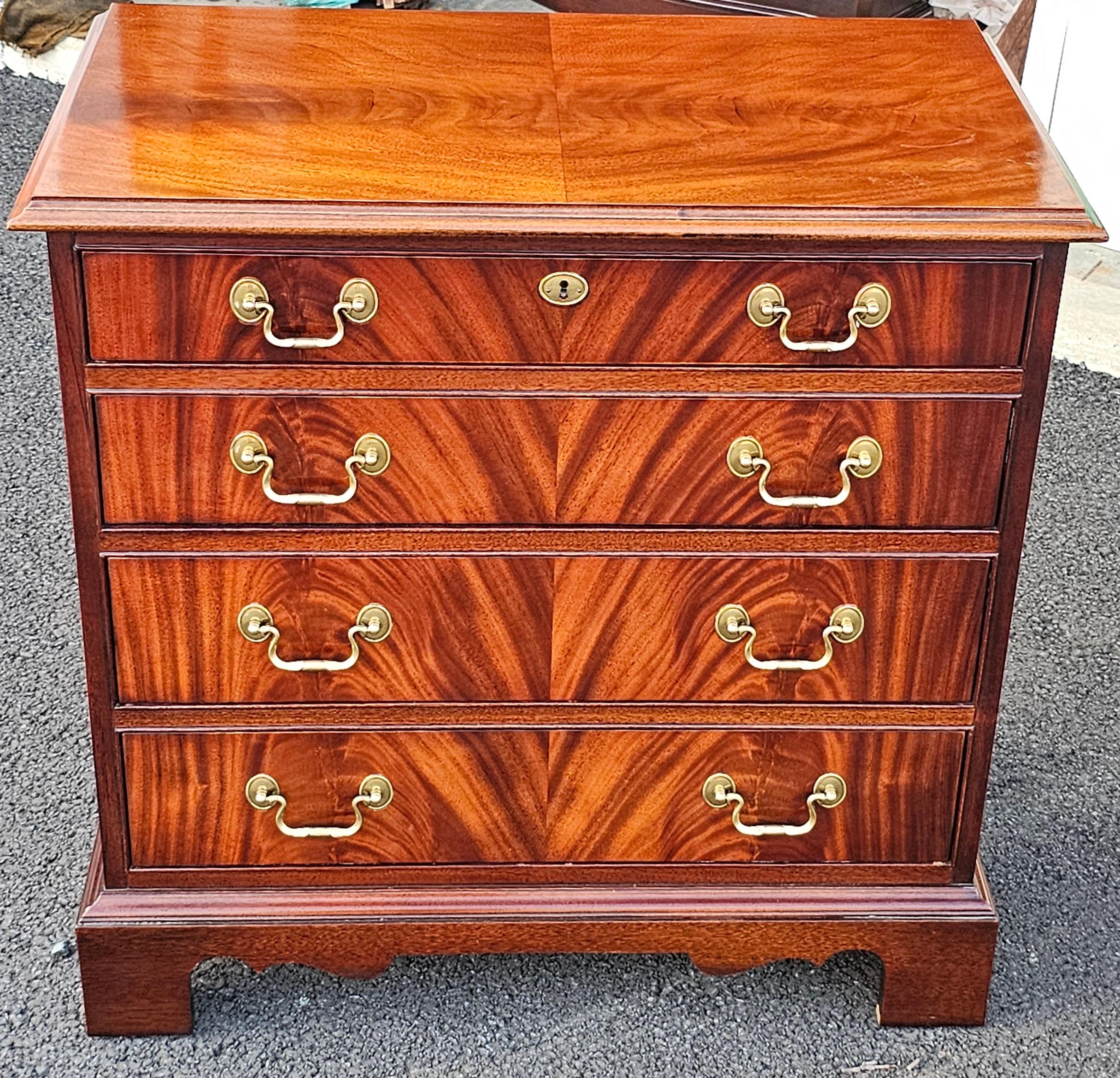 Hickory Chair James River Collection'S Cassettiera in mogano in vendita 6