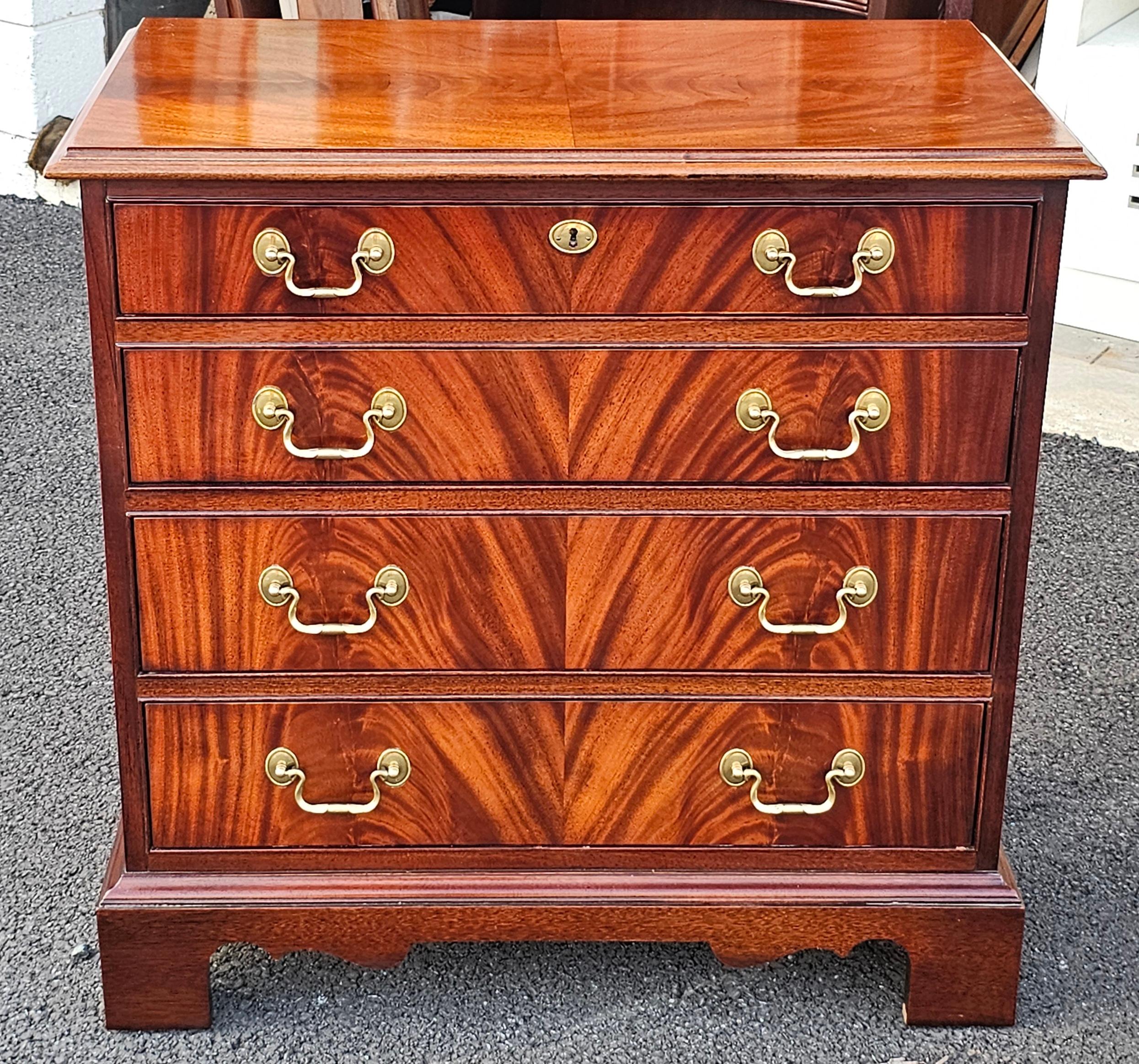 Hickory Chair James River Collection'S Cassettiera in mogano in vendita 7