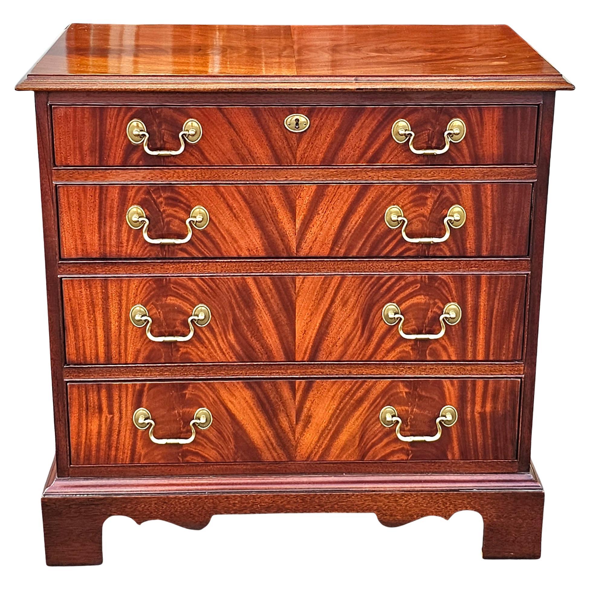 Hickory Chair James River Collection'S Cassettiera in mogano in vendita