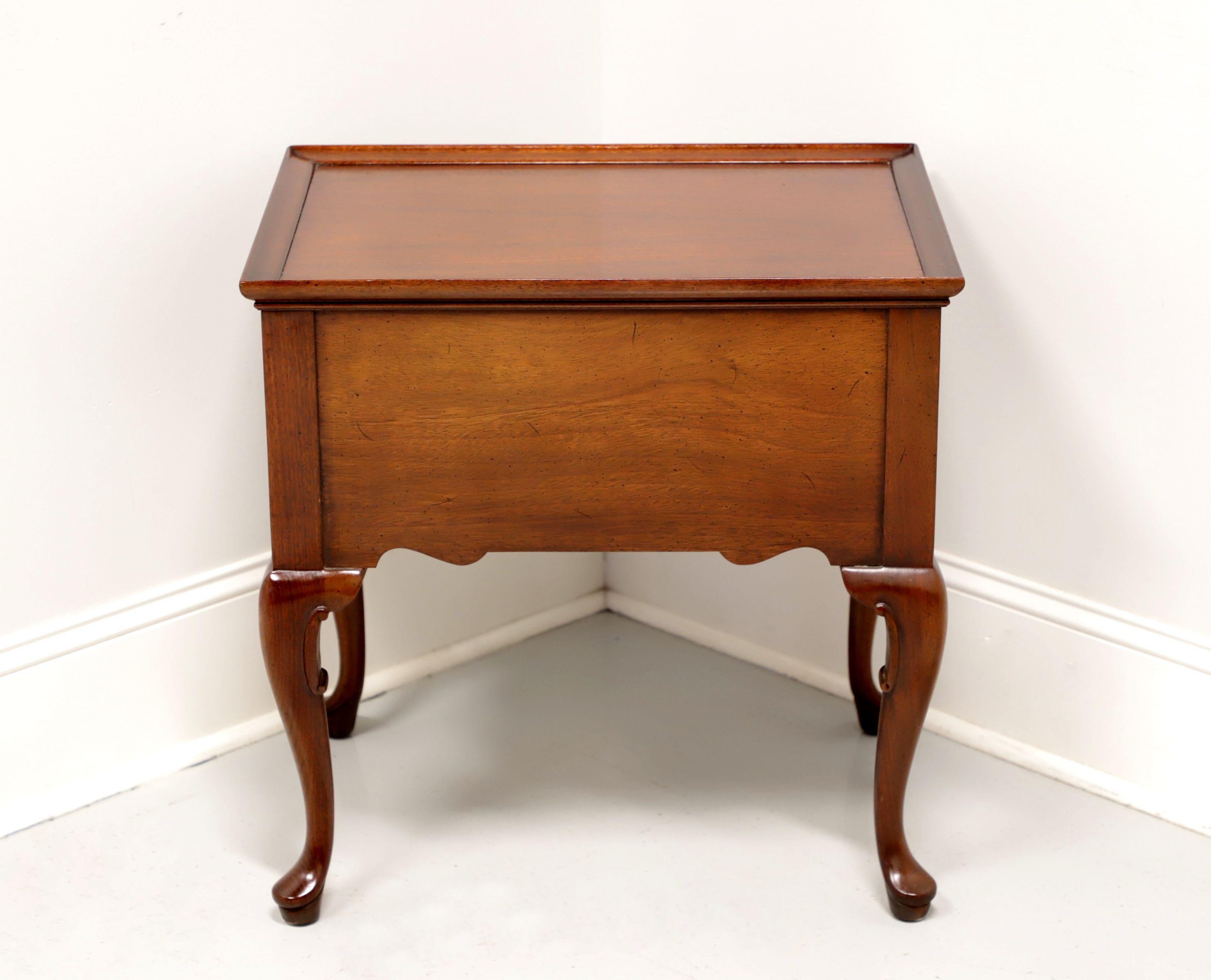 HICKORY CHAIR James River Mahogany Queen Anne Nightstand / Accent Side Table - B In Good Condition In Charlotte, NC