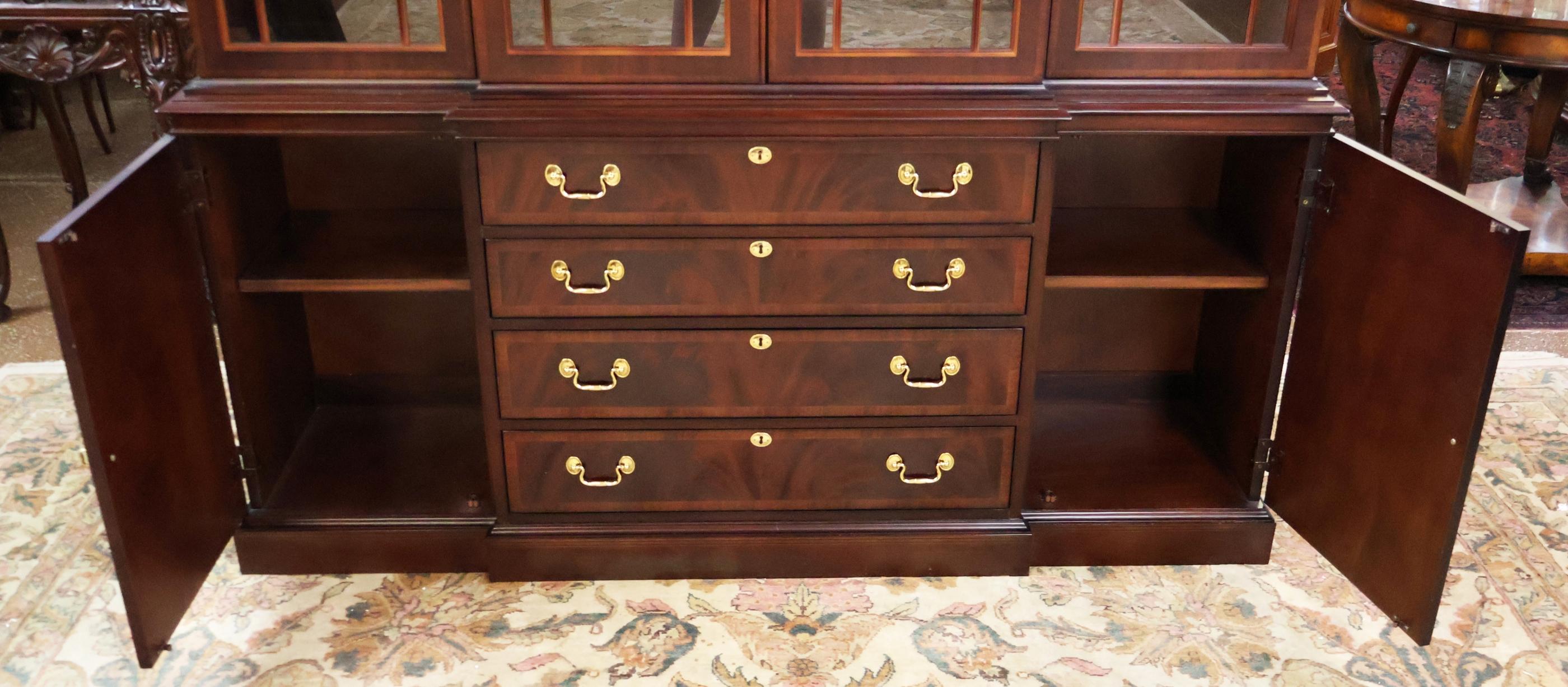 Sedia Hickory Mogano a fasce Collection'S James River Armadio Portafoglio Breakfront in vendita 4