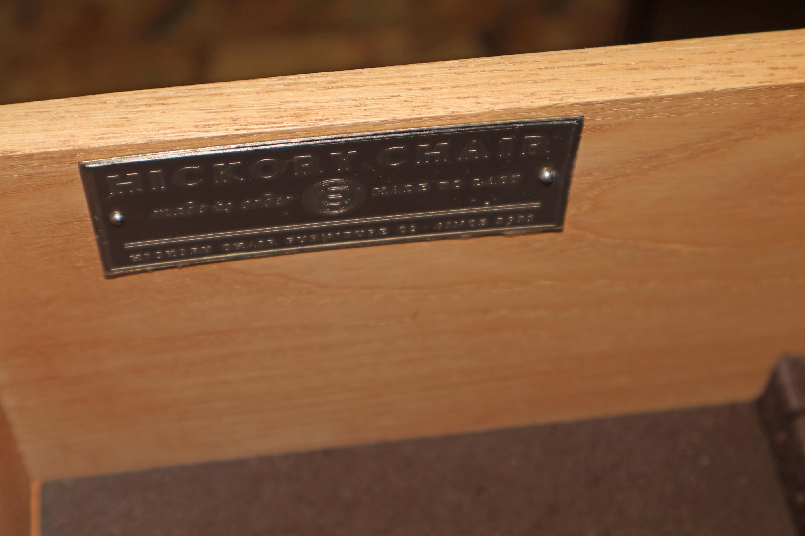 Sedia Hickory Mogano a fasce Collection'S James River Armadio Portafoglio Breakfront in vendita 7