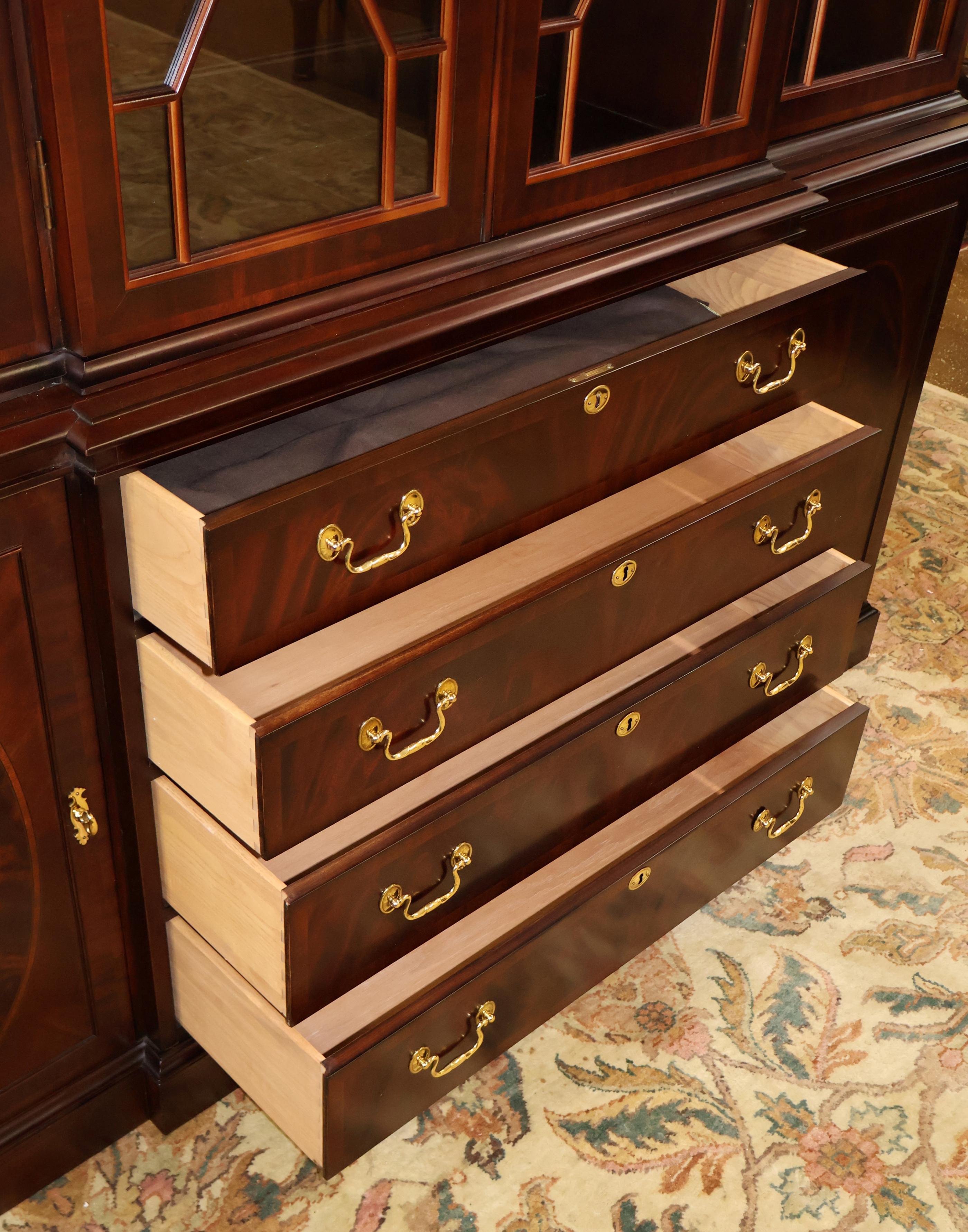 Sedia Hickory Mogano a fasce Collection'S James River Armadio Portafoglio Breakfront in vendita 8