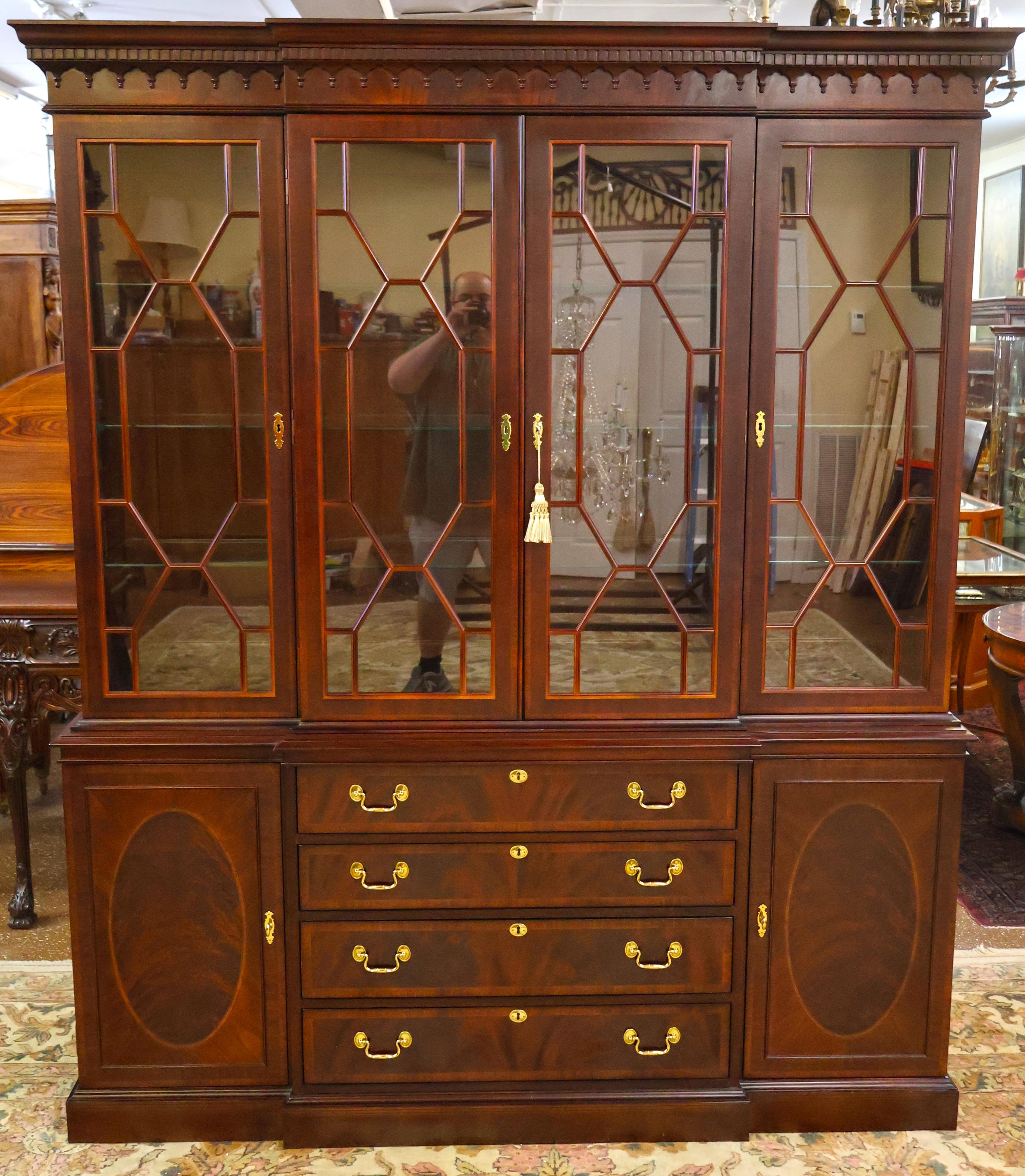 Americano Sedia Hickory Mogano a fasce Collection'S James River Armadio Portafoglio Breakfront in vendita