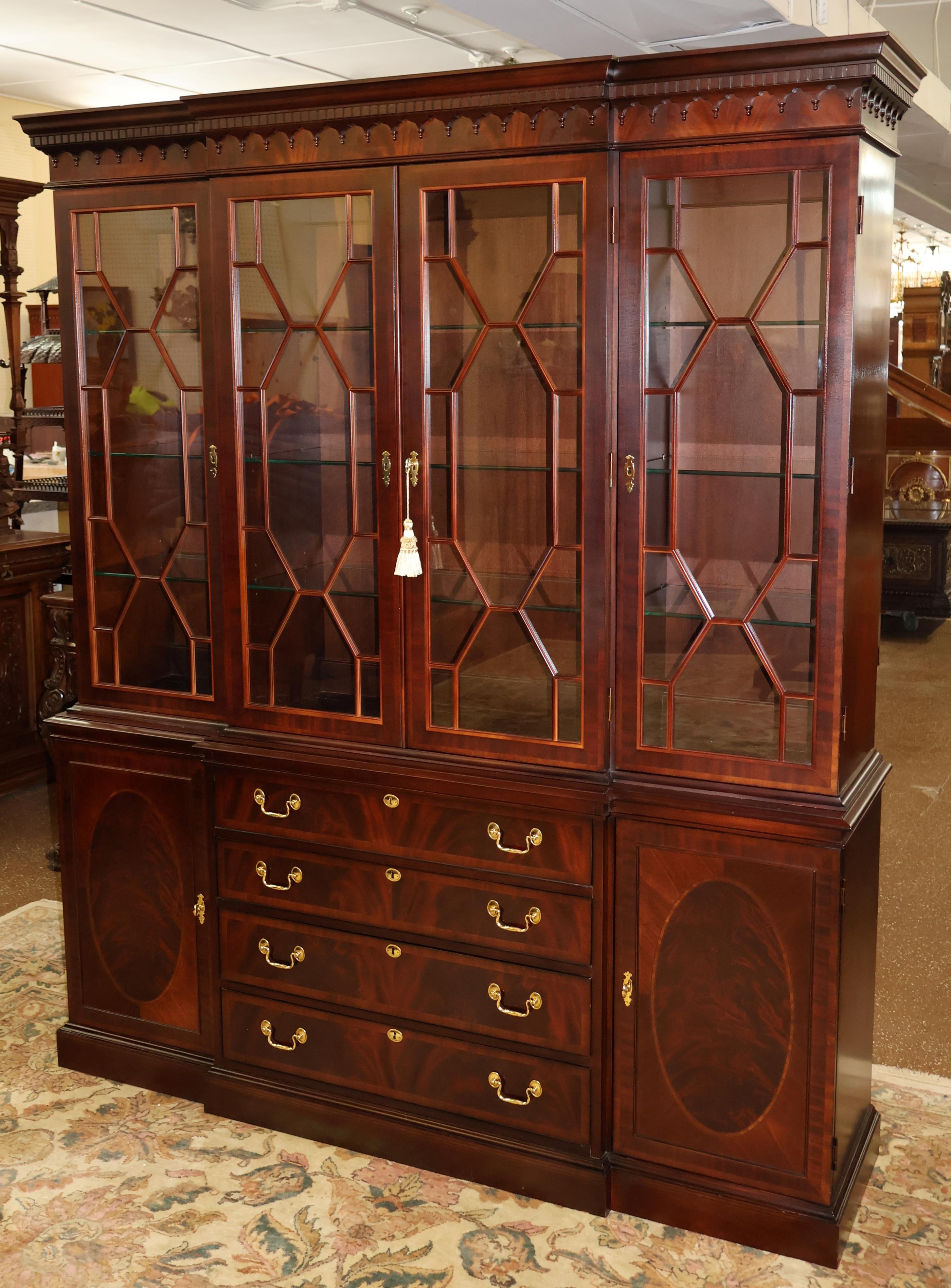 Fine XX secolo Sedia Hickory Mogano a fasce Collection'S James River Armadio Portafoglio Breakfront in vendita