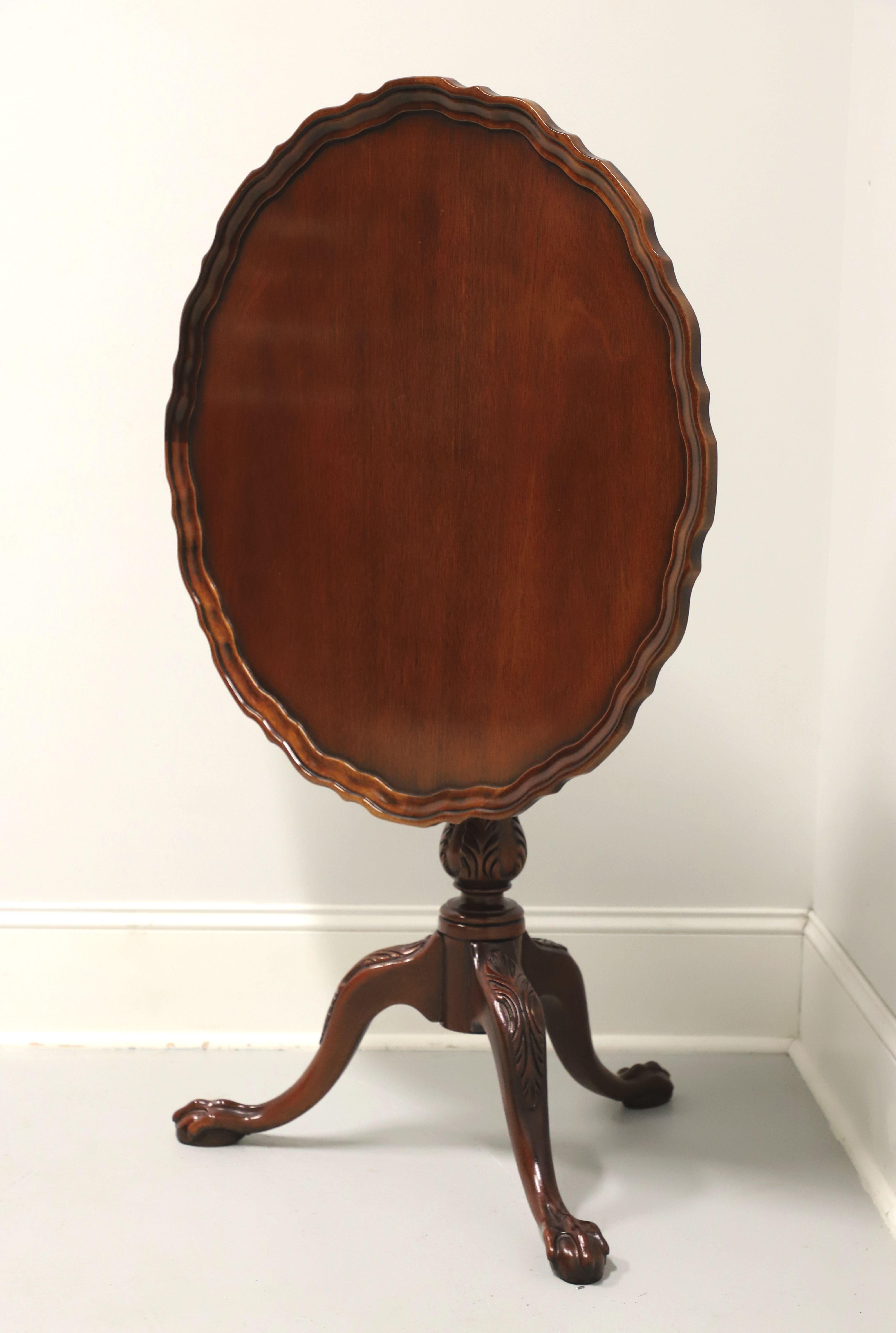 20th Century HICKORY CHAIR Mahogany Chippendale Tilt-Top Pie Crust Table For Sale