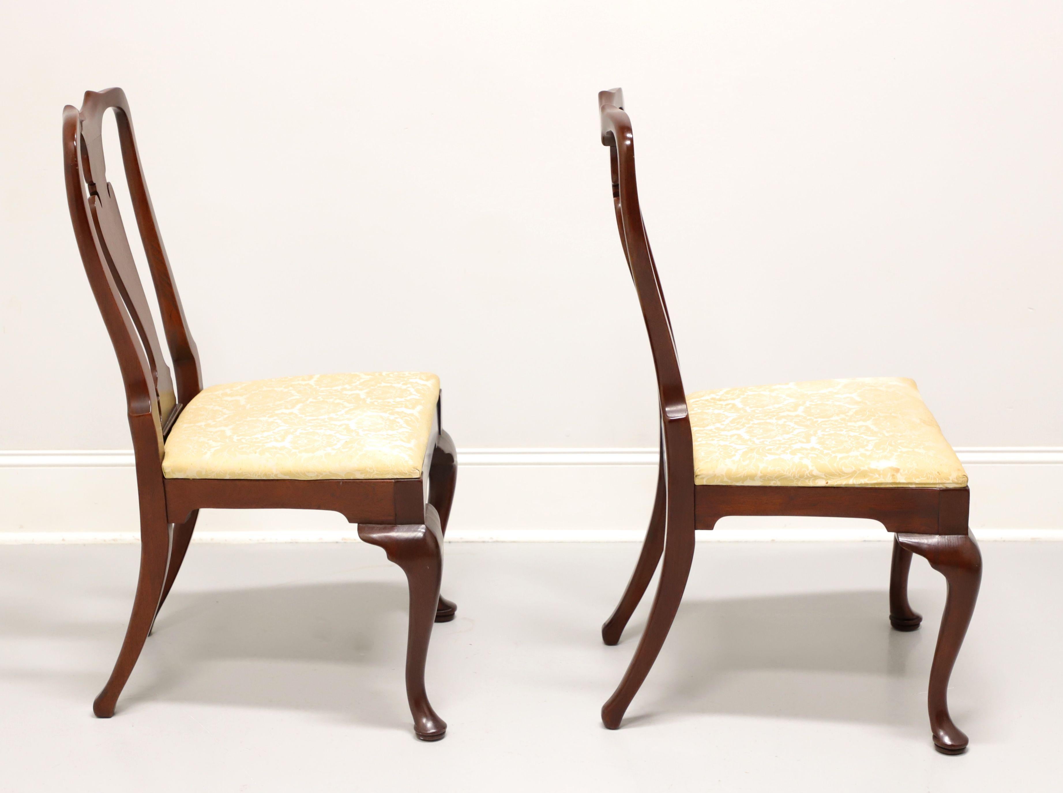 HICKORY CHAIR Mahogany Queen Anne Dining Side Chairs - Pair A In Good Condition In Charlotte, NC