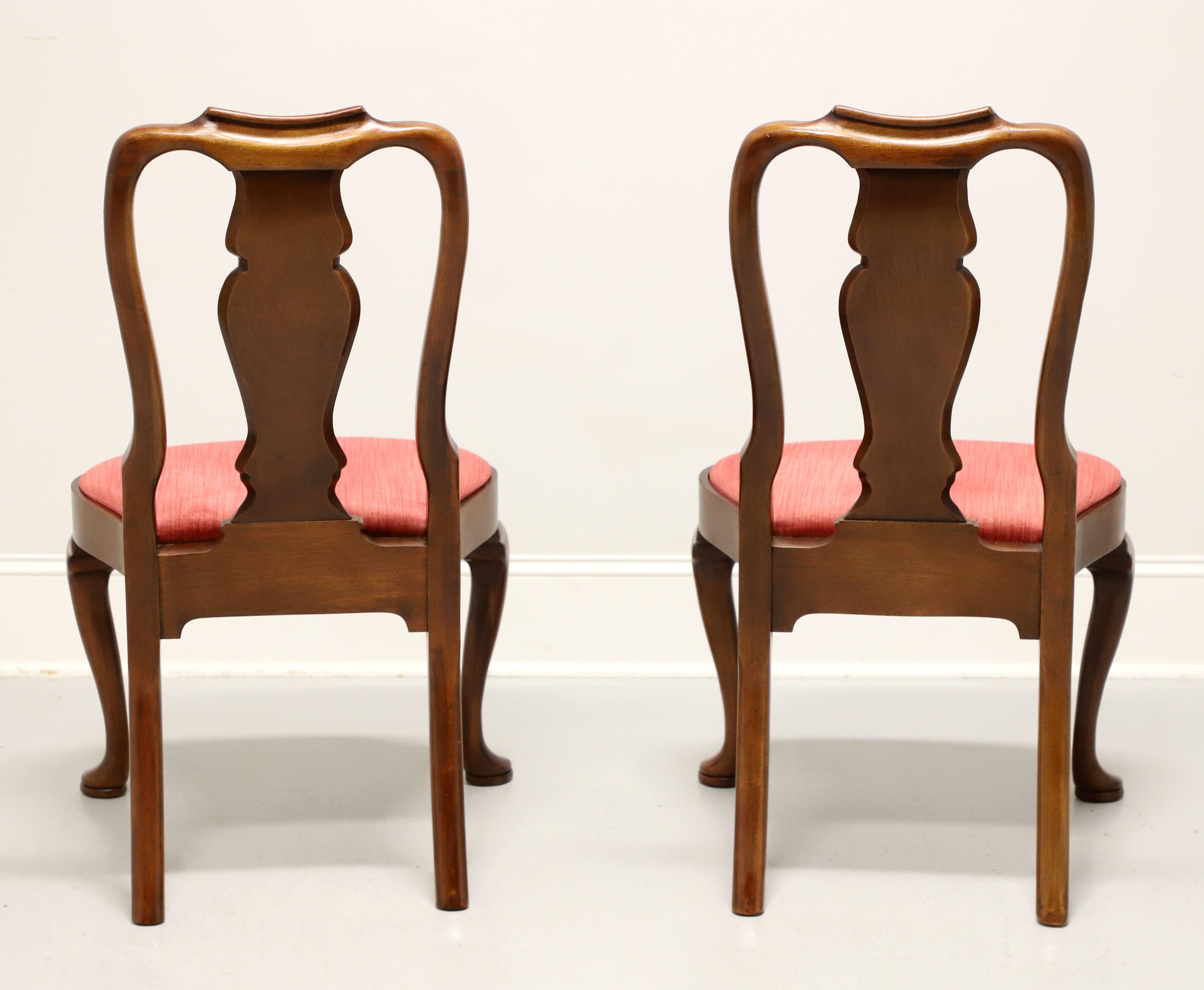 HICKORY CHAIR Mahogany Queen Anne Dining Side Chairs - Pair B In Good Condition For Sale In Charlotte, NC
