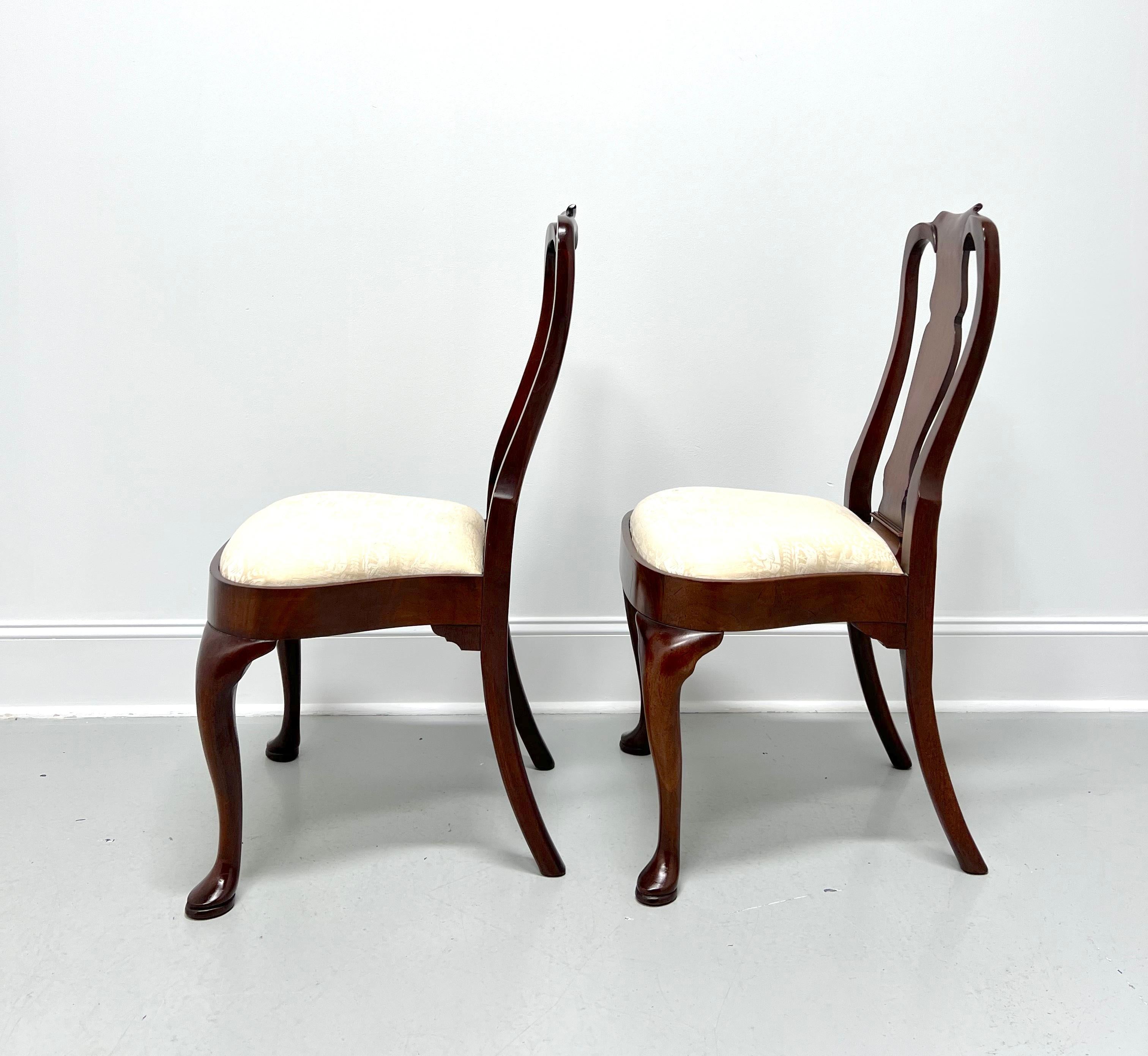 20th Century HICKORY CHAIR Mahogany Queen Anne Dining Side Chairs - Pair For Sale