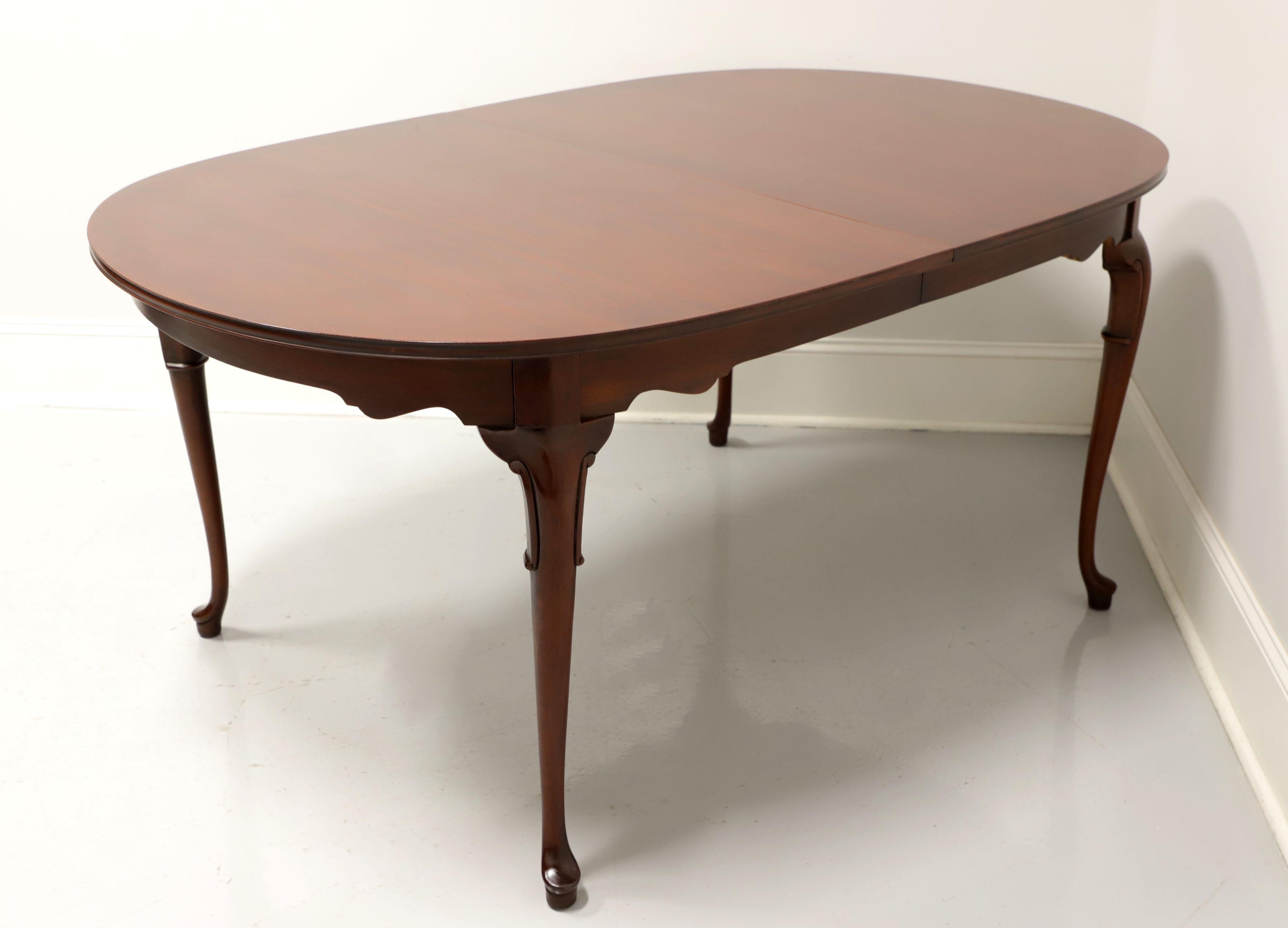 American HICKORY CHAIR Mahogany Queen Anne Dining Table