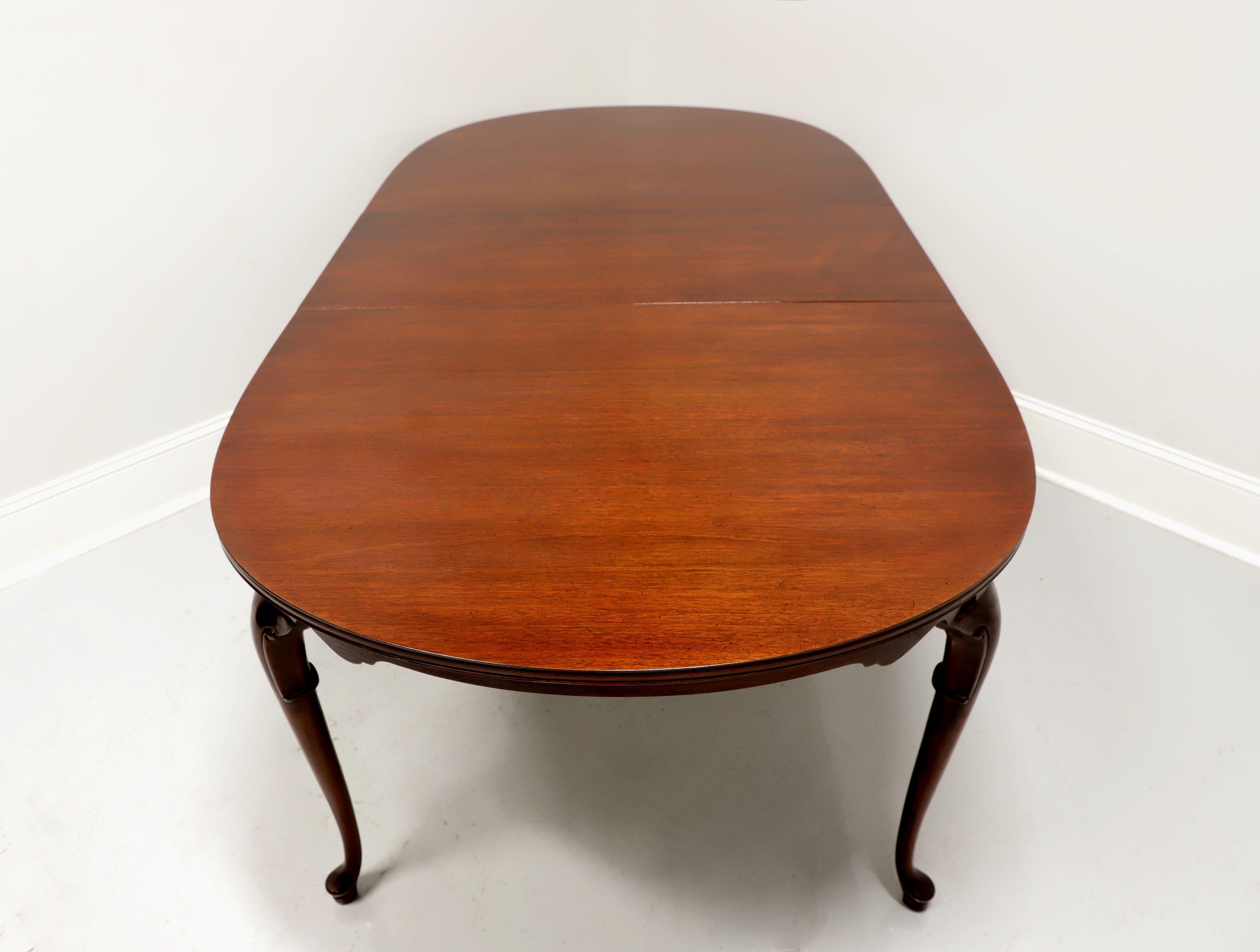 20th Century HICKORY CHAIR Mahogany Queen Anne Dining Table
