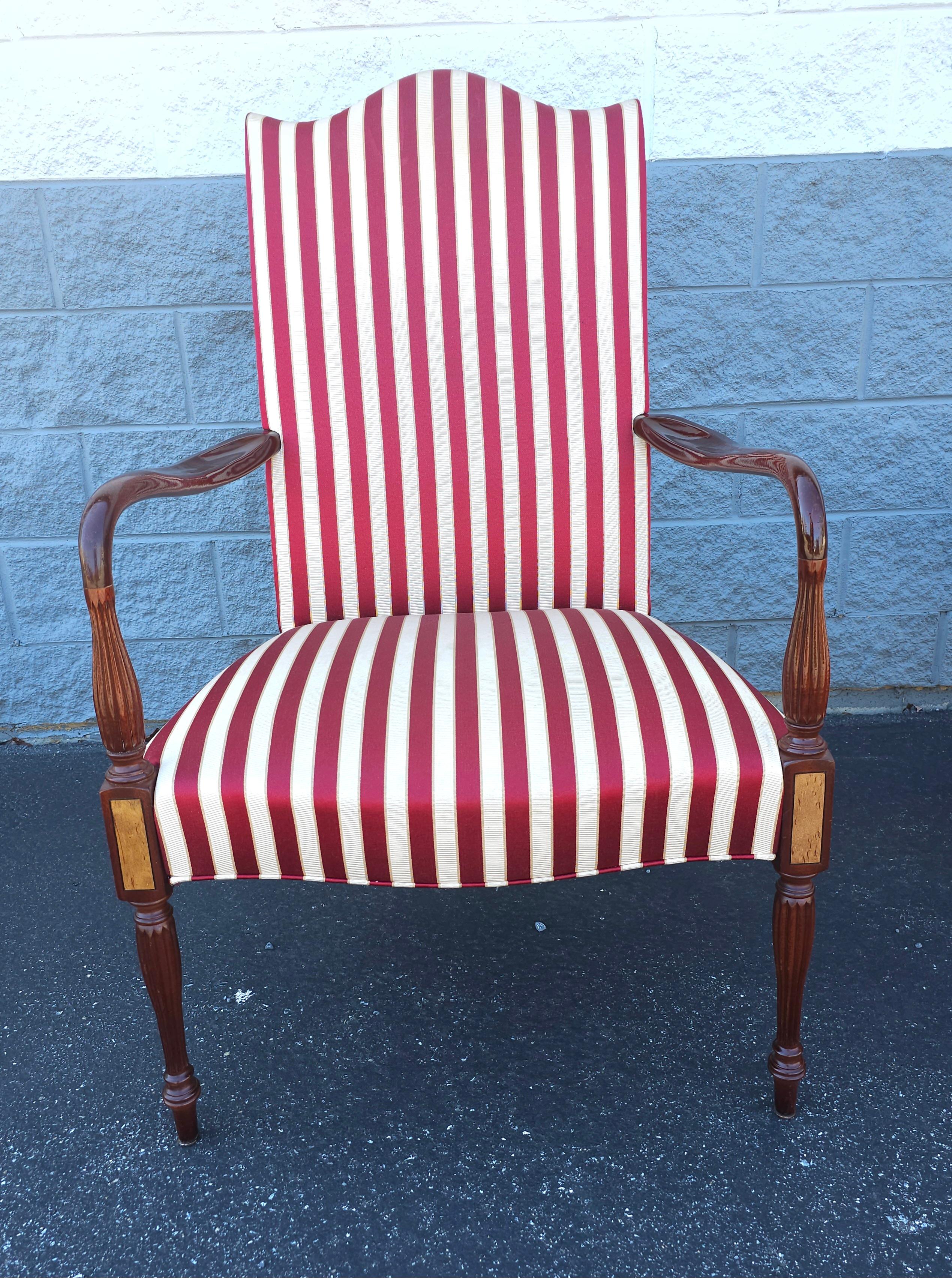 Hickory-Stuhl Martha Washington, Mahagoni, gepolsterte offene Sessel, Paar im Angebot 2